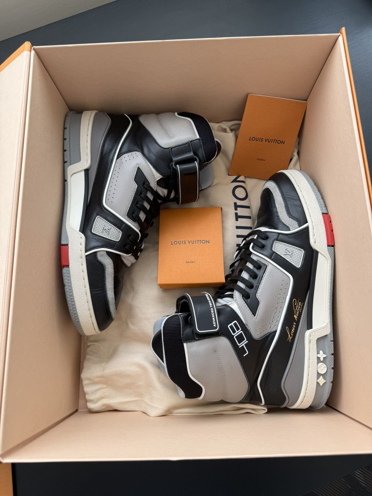 Louis Vuitton Louis Vuitton Trainer Sneaker by Virgil Abloh Size US 7 / EU 40 - 11 Thumbnail