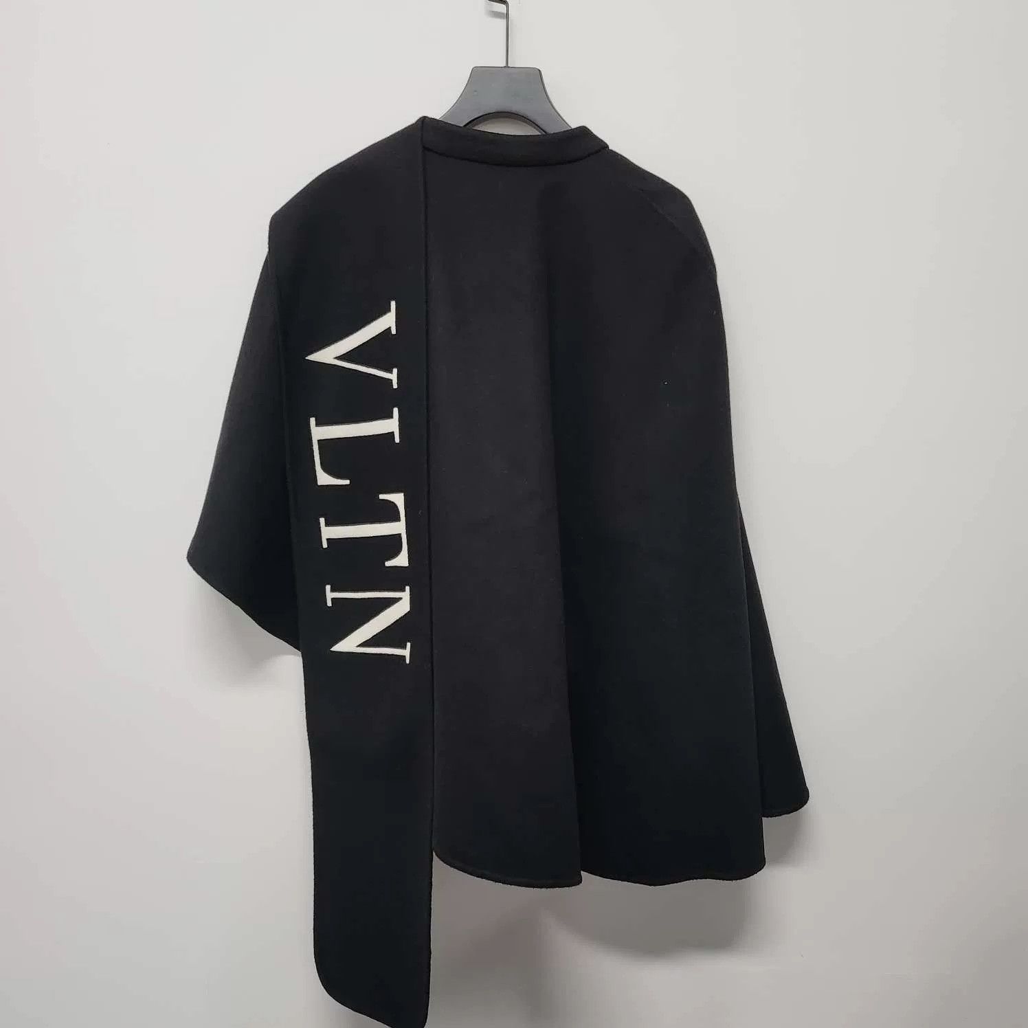 Valentino Valentino Lettered Cloak Coat Size US S / EU 44-46 / 1 - 1 Thumbnail