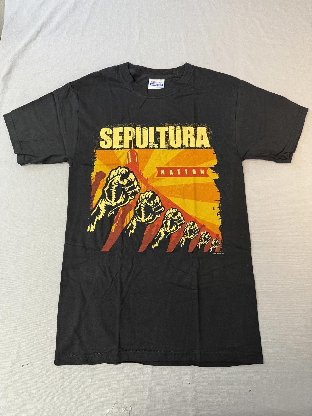 Designer VTG Sepulura Nation Band T-shirt - 2004 Fists Up S Size US S / EU 44-46 / 1 - 1 Thumbnail