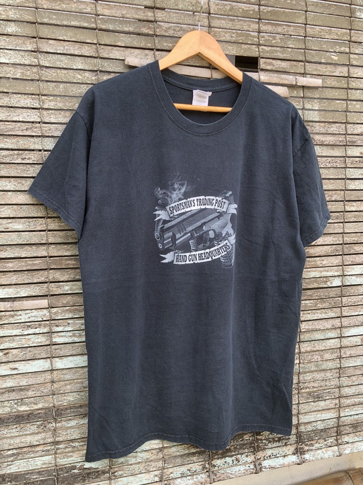 Vintage Vintage Y2K Sportmans Trading Post Hand Gun Backhit Tshirt Size US L / EU 52-54 / 3 - 12 Thumbnail