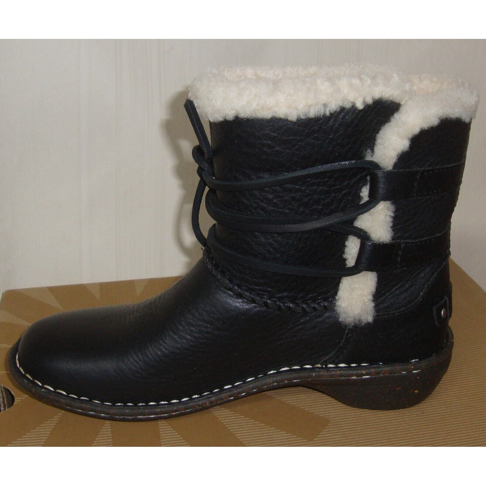 Ugg UGG Australia Rianne Black Leather Lace Up Boots Women's Siz Size US 5 / IT 35 - 4 Thumbnail