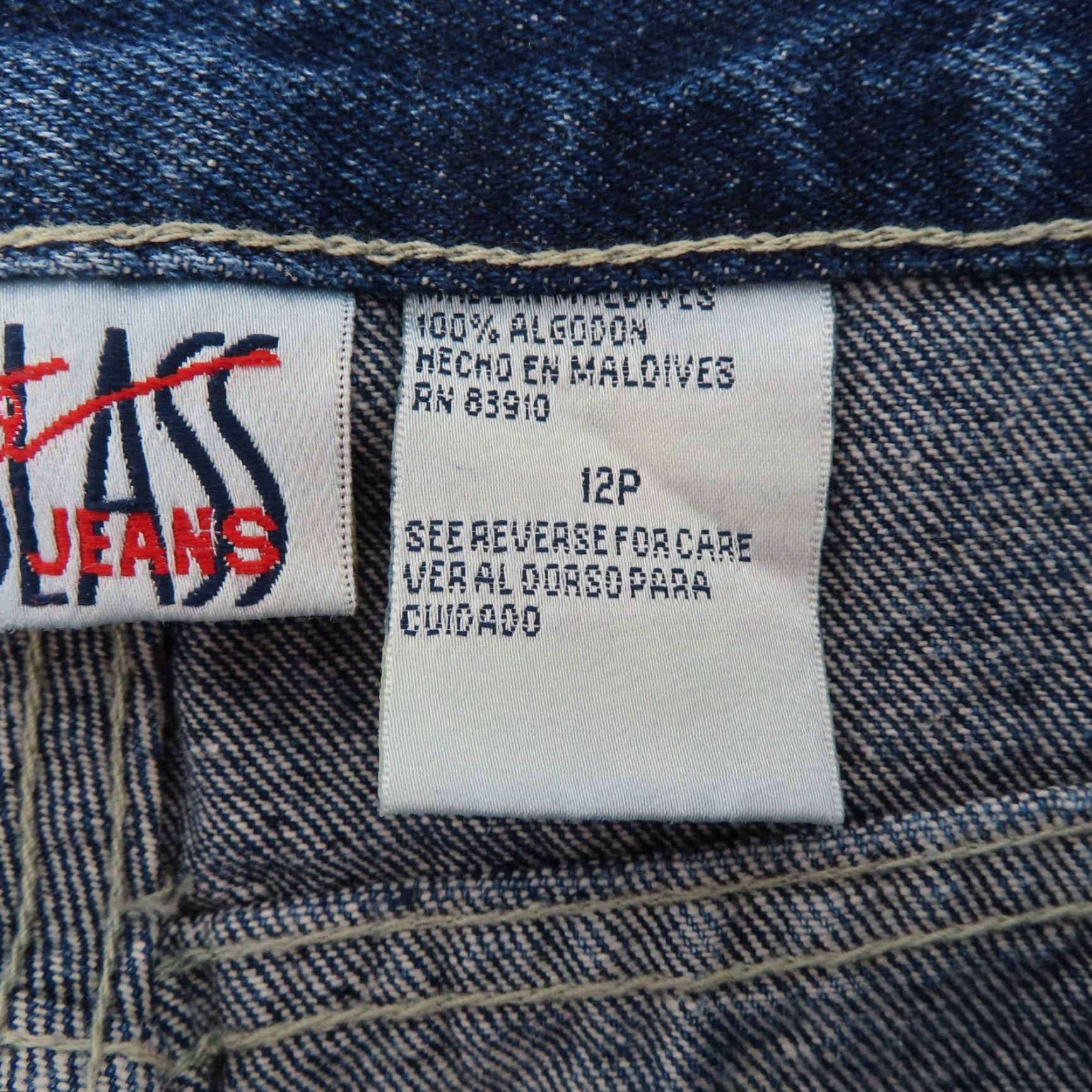 Bill Blass VTG Bill Blass Jeans Denim 5-Pocket Embroidered Floral Petite 12P Womens blue Flower Mom Denim Jeans Size 34" / US 12 / IT 48 - 7 Thumbnail