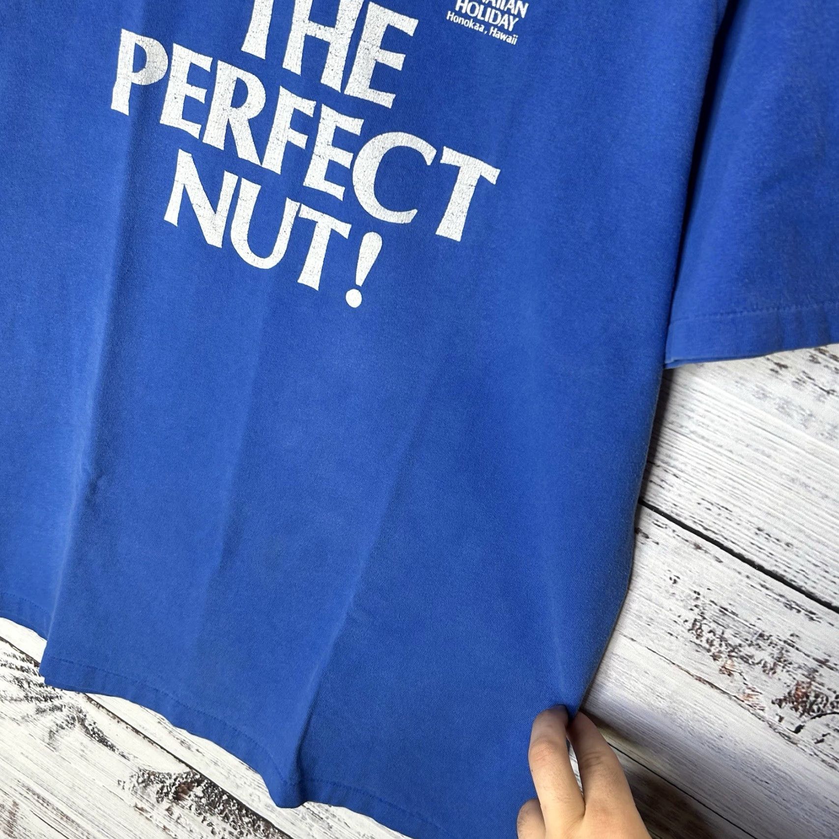 Hanes VINTAGE Hanes T-Shirt 80s 90s Graphic Print Honolulu Hawaii Honokaa Macadamia Nuts Crew Neck Short Sleeve Blue Medium Men Size US M / EU 48-50 / 2 - 4 Thumbnail