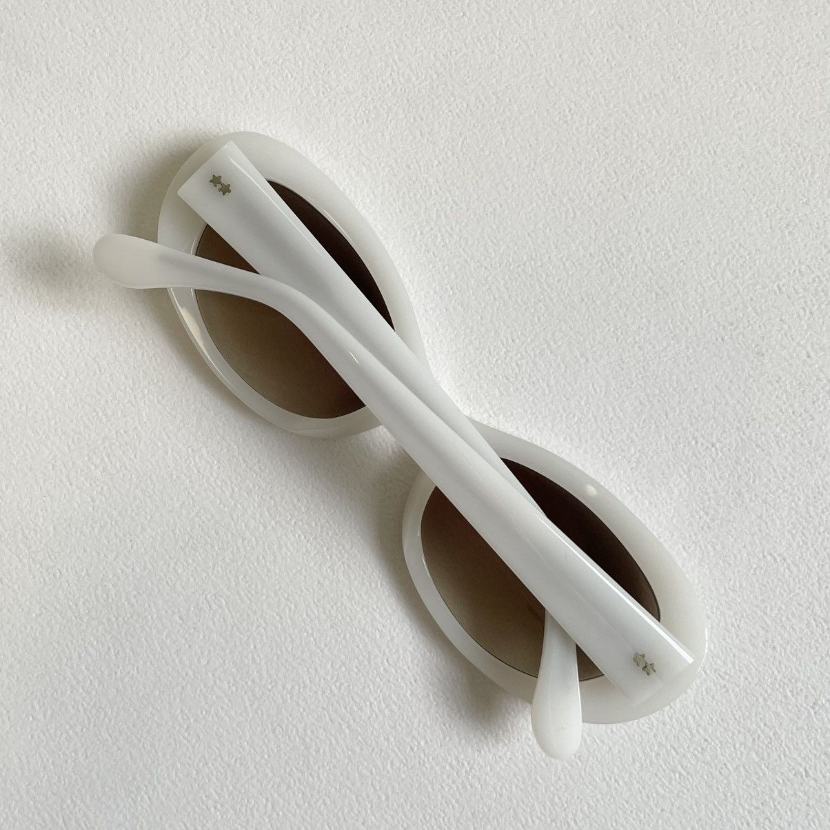 Cutler and Gross Milk White Oval ‘Cat Eye’ 70s Sunglasses Size ONE SIZE - 12 Thumbnail