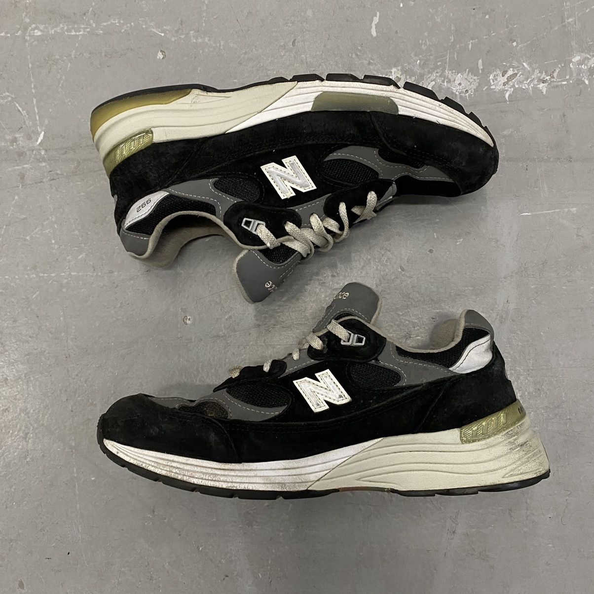 New Balance × Vintage New Balance 992 “Black” M992EB Made in USA RARE EUC Size US 8.5 / EU 41-42 - 2 Thumbnail