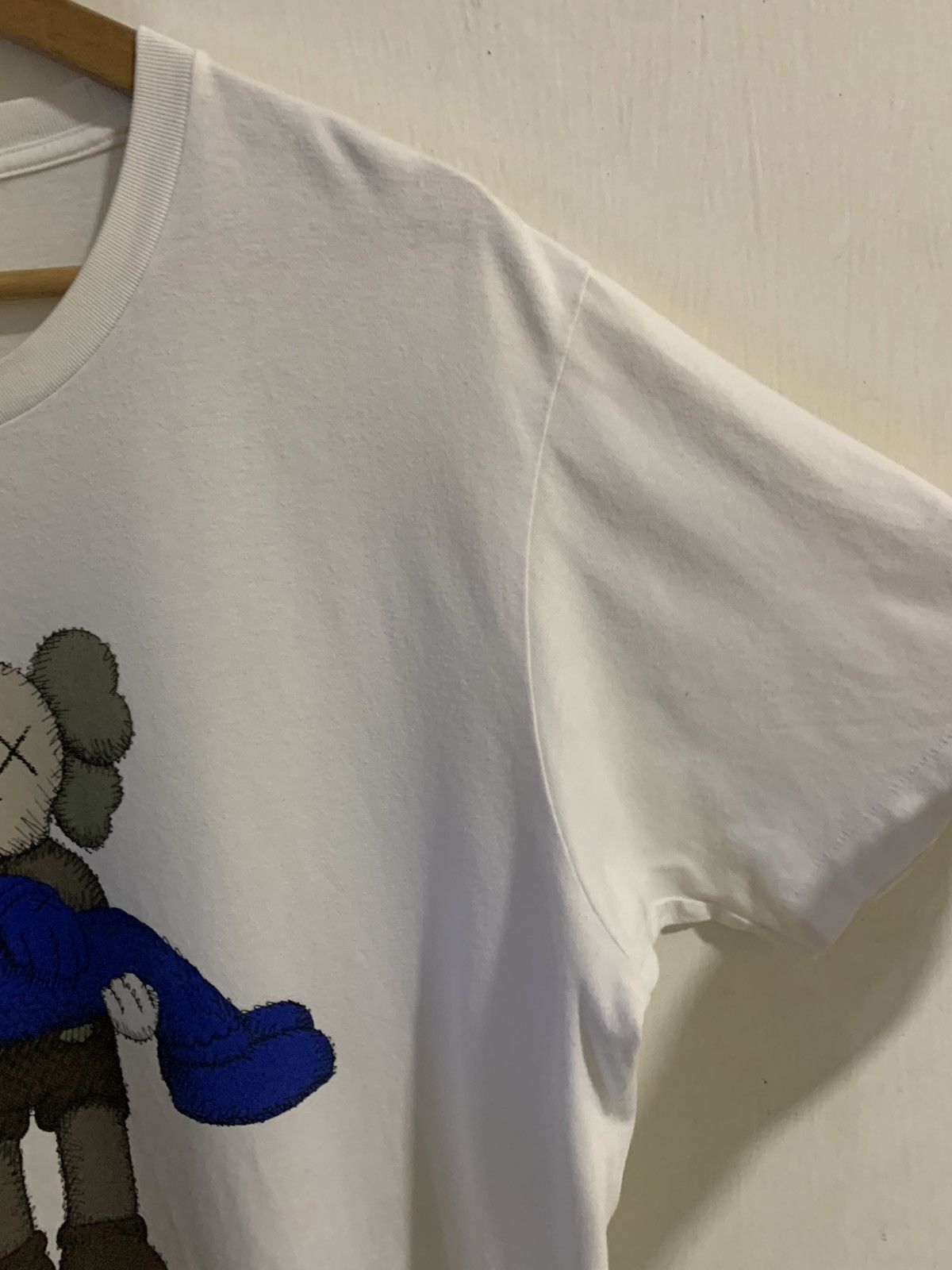 Uniqlo Uniqlo Kaws Tee Size US XL / EU 56 / 4 - 7 Thumbnail