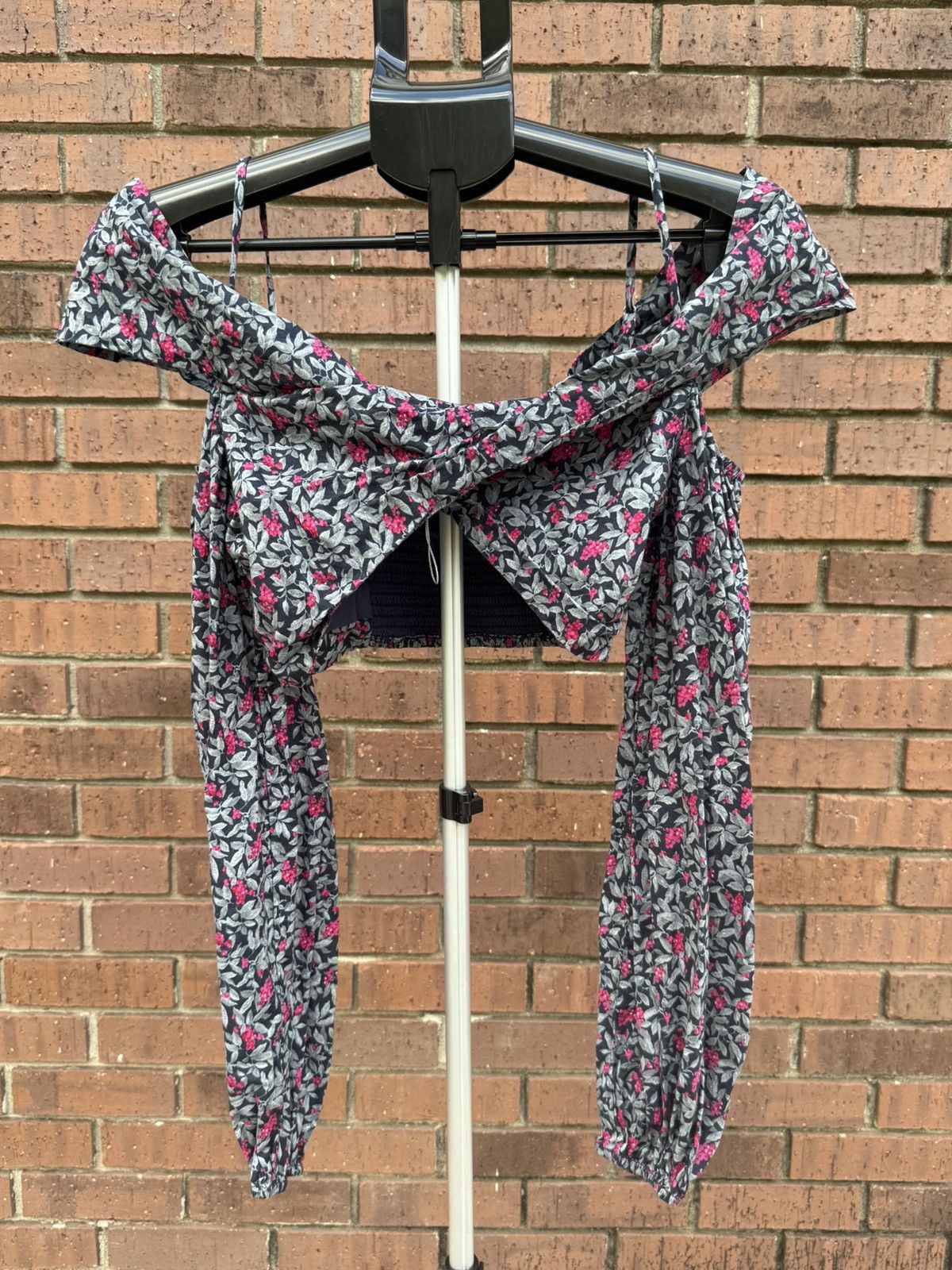 Lovers and Friends Lovers + Friends Puff Sleeve Crop Top Off Shoulder Floral Size S / US 4 / IT 40 - 1 Thumbnail