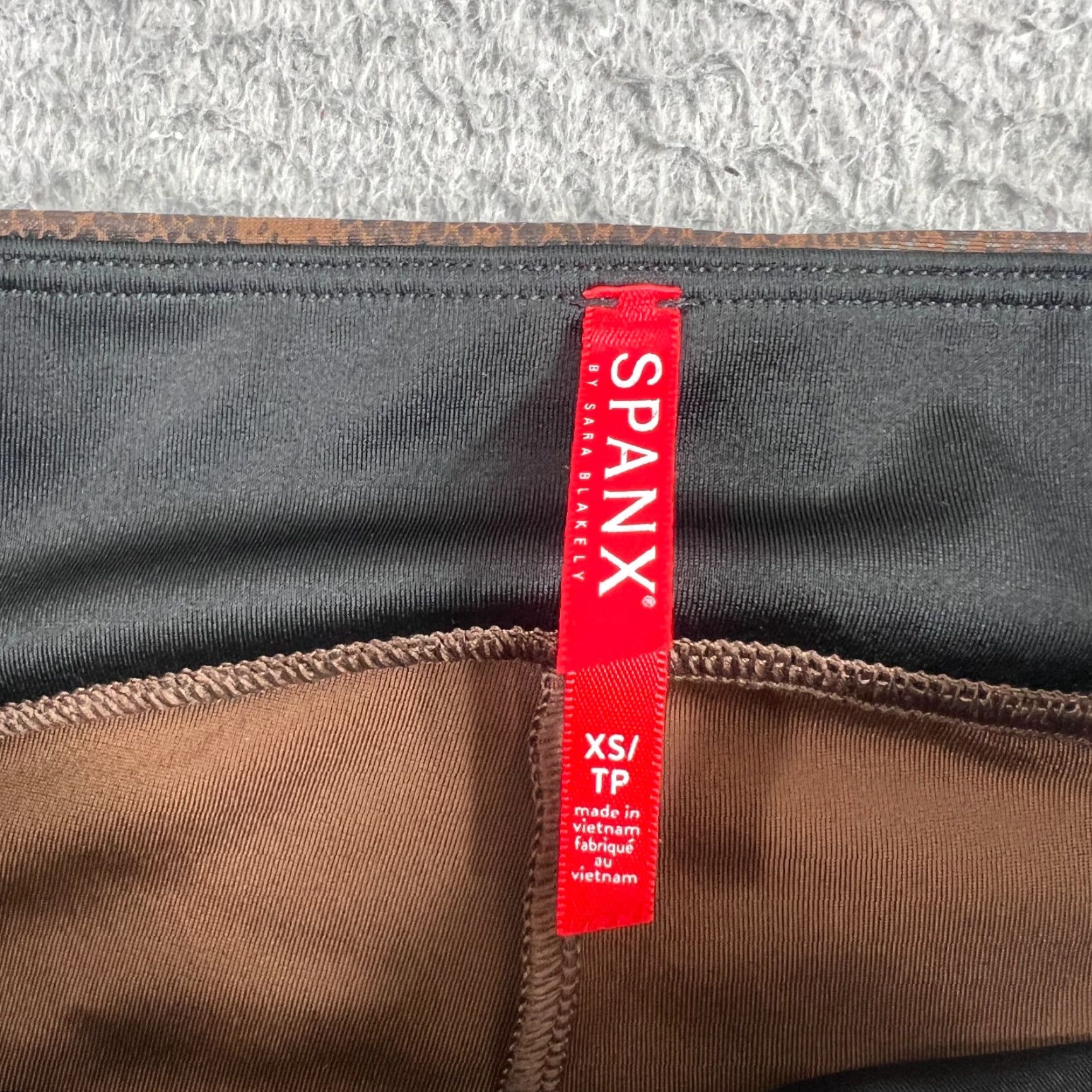 Spanx Spanx Leggings Womens XS Brown Faux Leather Snake Shine Ankle Activewear Yoga Gym & Training Elastic Waist Stretch Inseam 27 in Pattern Animal Print Size 26" / US 2 / IT 38 - 6 Thumbnail
