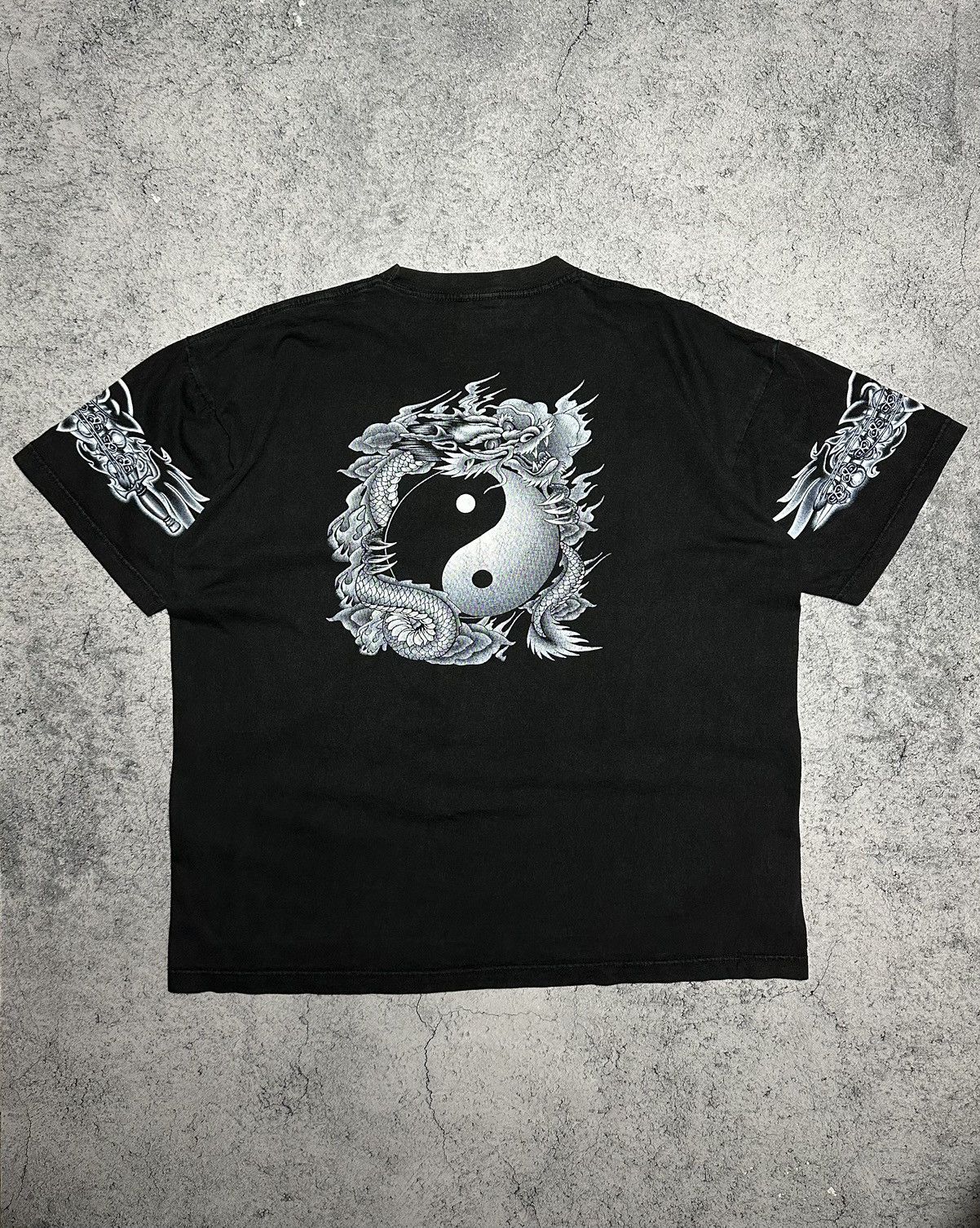Vintage Vintage REO Rock Dragon Yin Yang Skulls T-Shirt Size US XL / EU 56 / 4 - 8 Thumbnail
