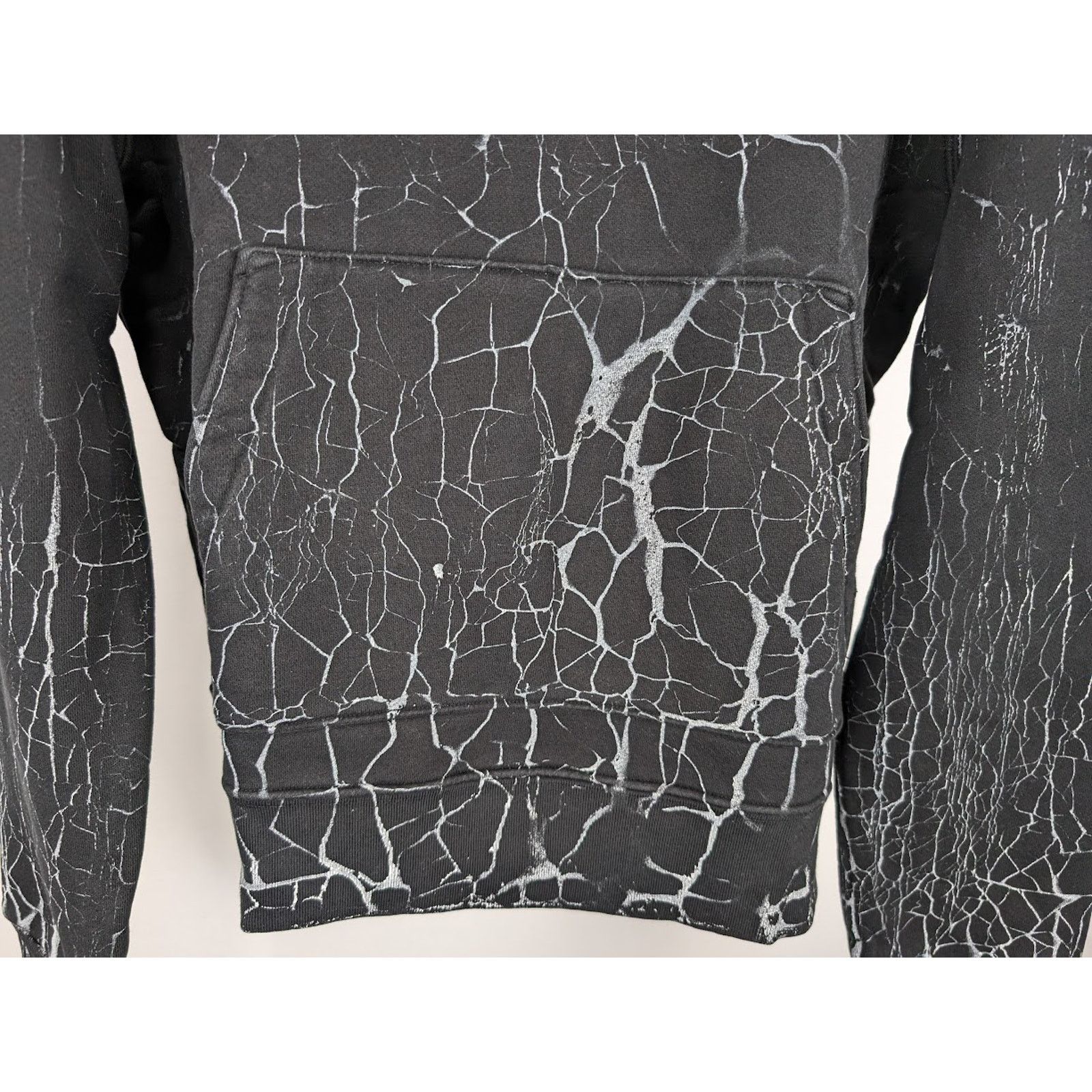 Amiri o1rshd1 Cracked Dye Core Logo Hoodie in Black Size US XL / EU 56 / 4 - 7 Thumbnail