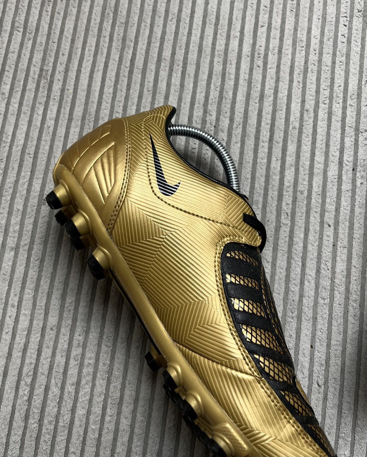 Nike Hype Nike Total 90 Shoot II MG Gold Football Cleats 00s Size US 9.5 / EU 42-43 - 7 Thumbnail