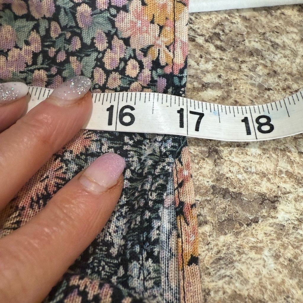 American Eagle Outfitters American Eagle Outfitters Black and Cream Floral Mini Skirt Size 28" / US 6 / IT 42 - 7 Thumbnail