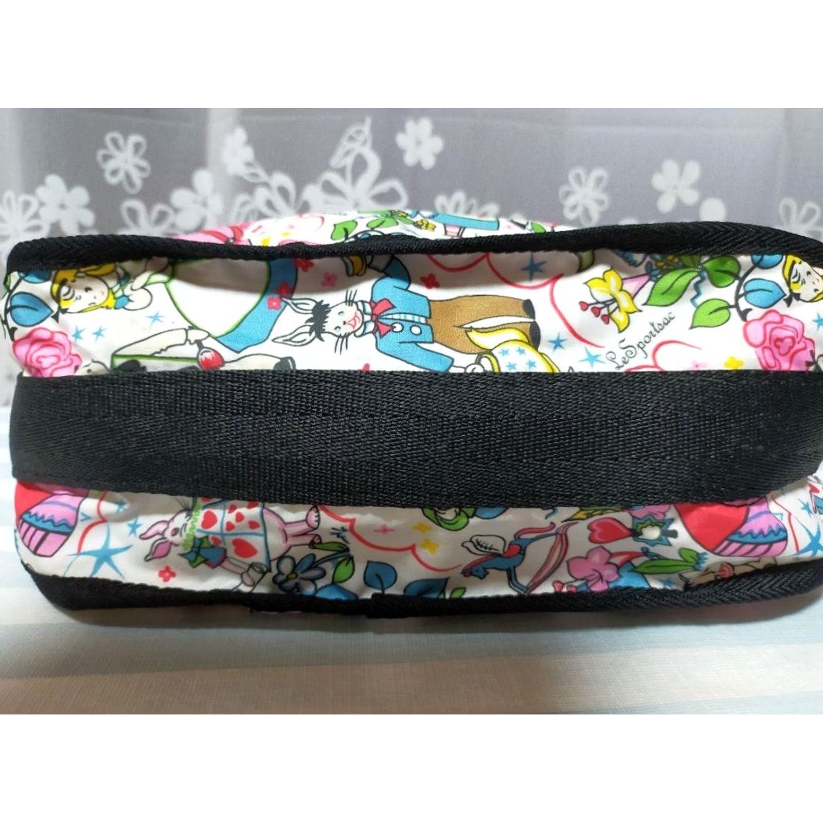 LeSportsac Lesportsac Alice In Wonderland Shoulder Bag Size ONE SIZE - 4 Thumbnail