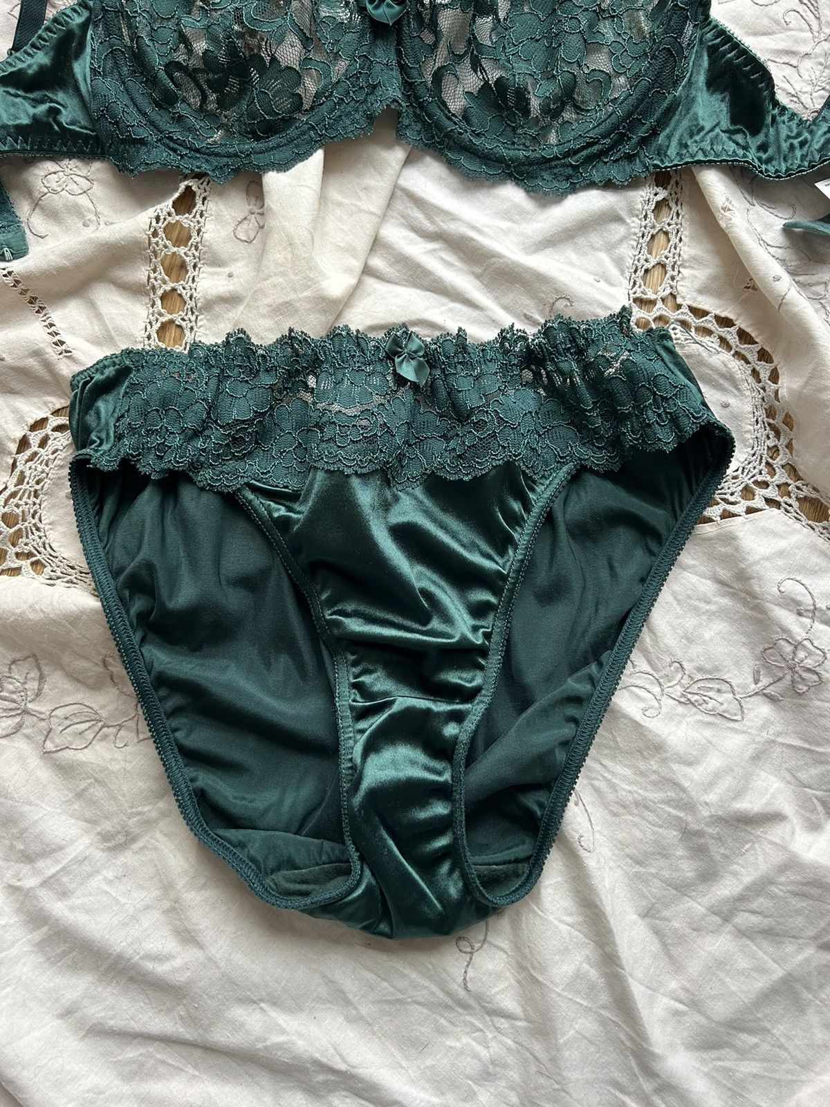 Victoria's Secret × Vintage Gorgeous Victoria’s Secret Emerald Lace Set Lingerie Size ONE SIZE - 2 Thumbnail