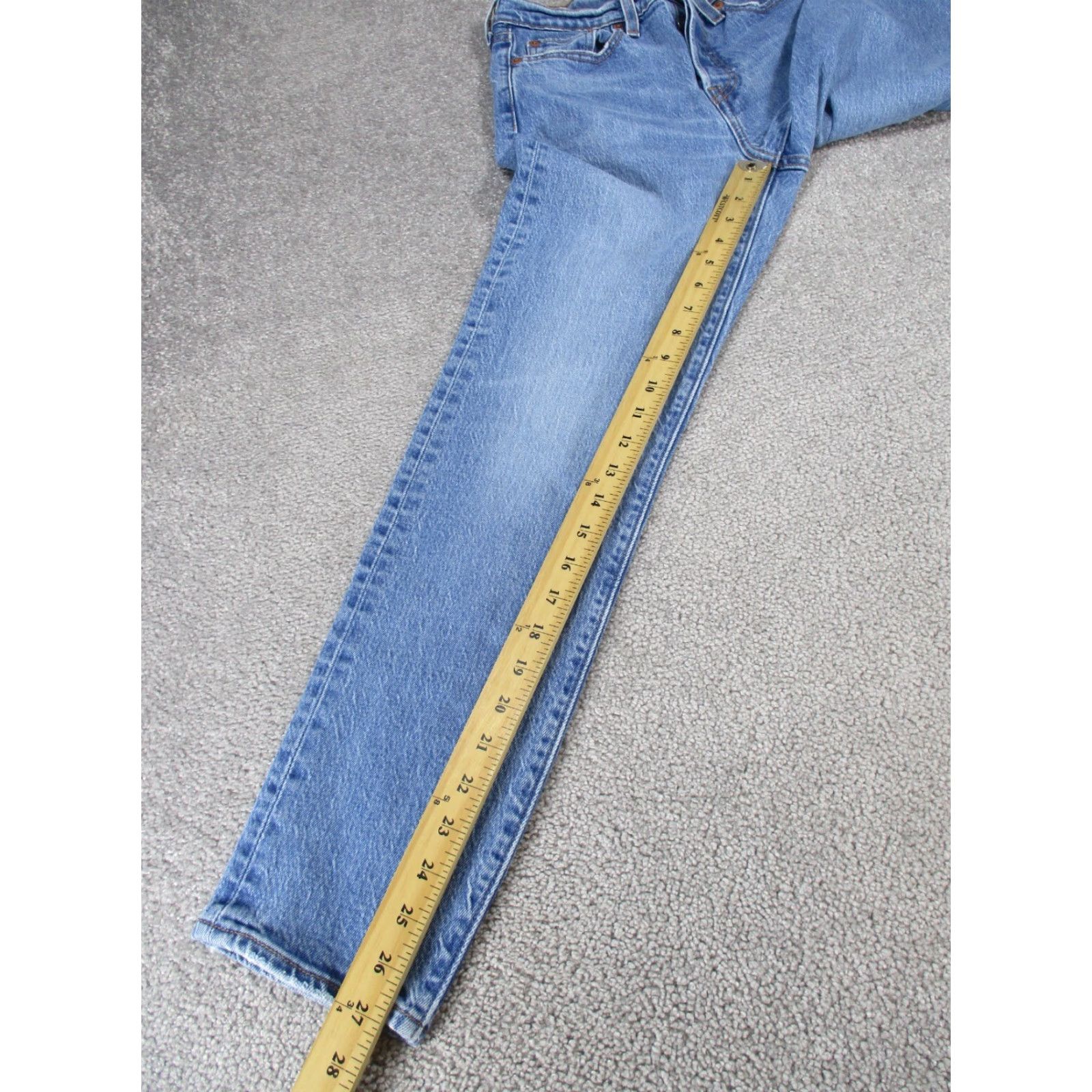 Levi's Levi's Wedgie Tapered Jeans Womens 26 Light Wash Denim Mid Rise Button Fly Size 26" / US 2 / IT 38 - 4 Thumbnail