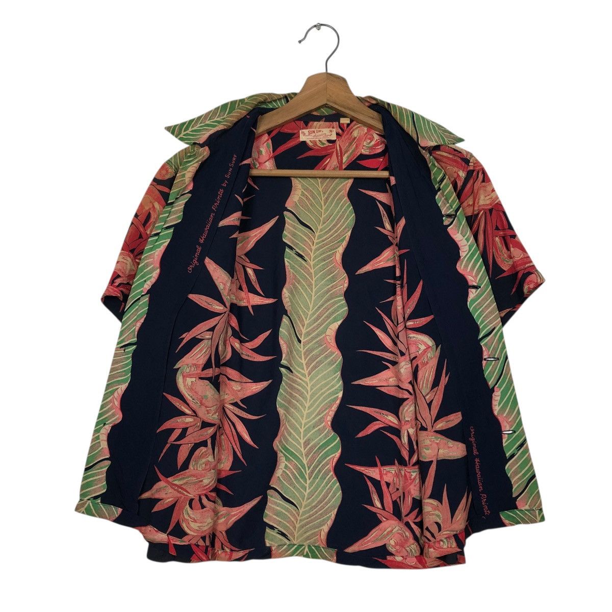 Toyo Enterprises 🔥VINTAGE HAWAIIAN SHIRT BUTTON SUN SURF 100% RAYON Size US XS / EU 42 / 0 - 15 Thumbnail