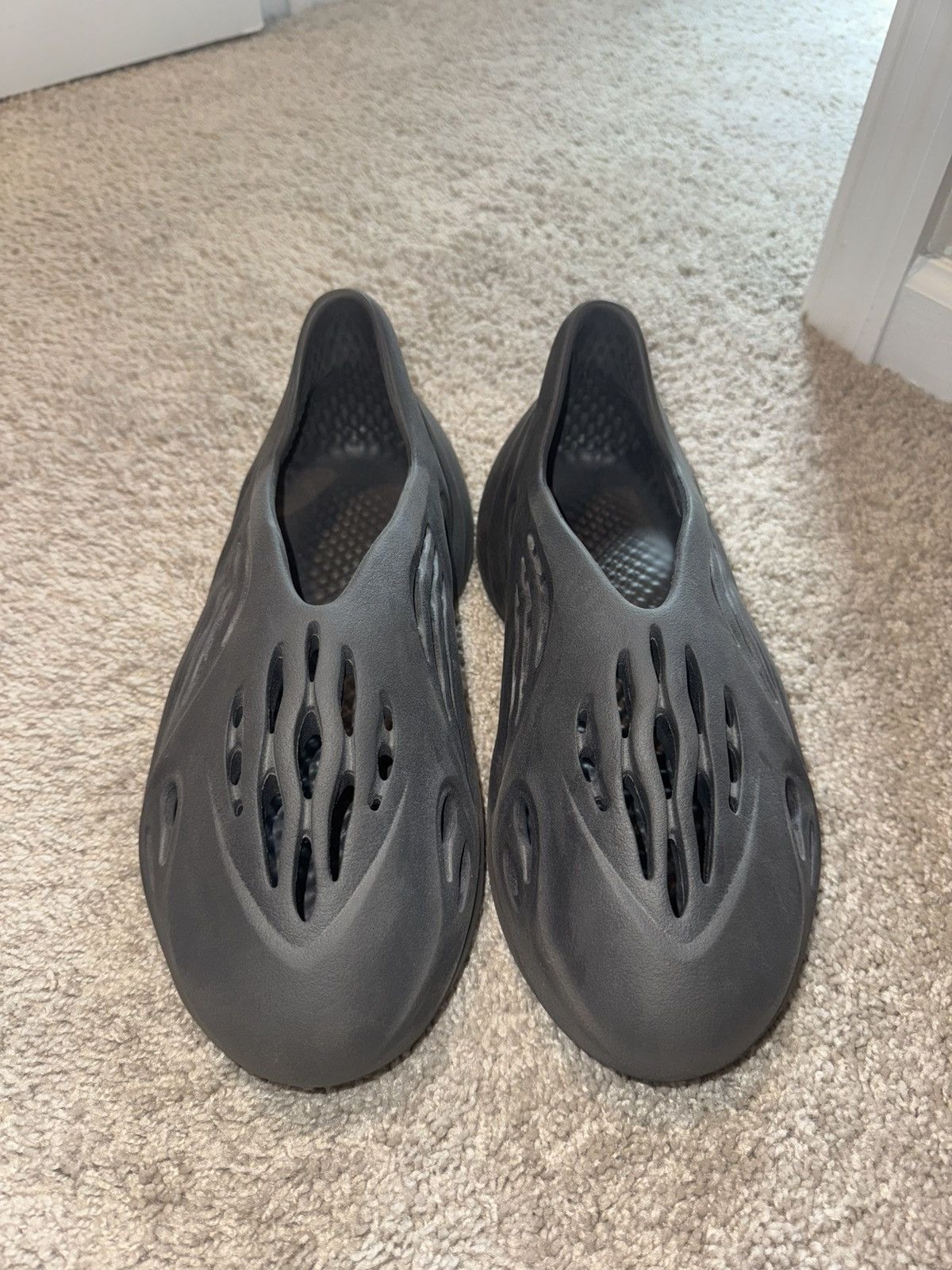 Yeezy Yeezy foam onyx Size US 12 / EU 45 - 2 Thumbnail