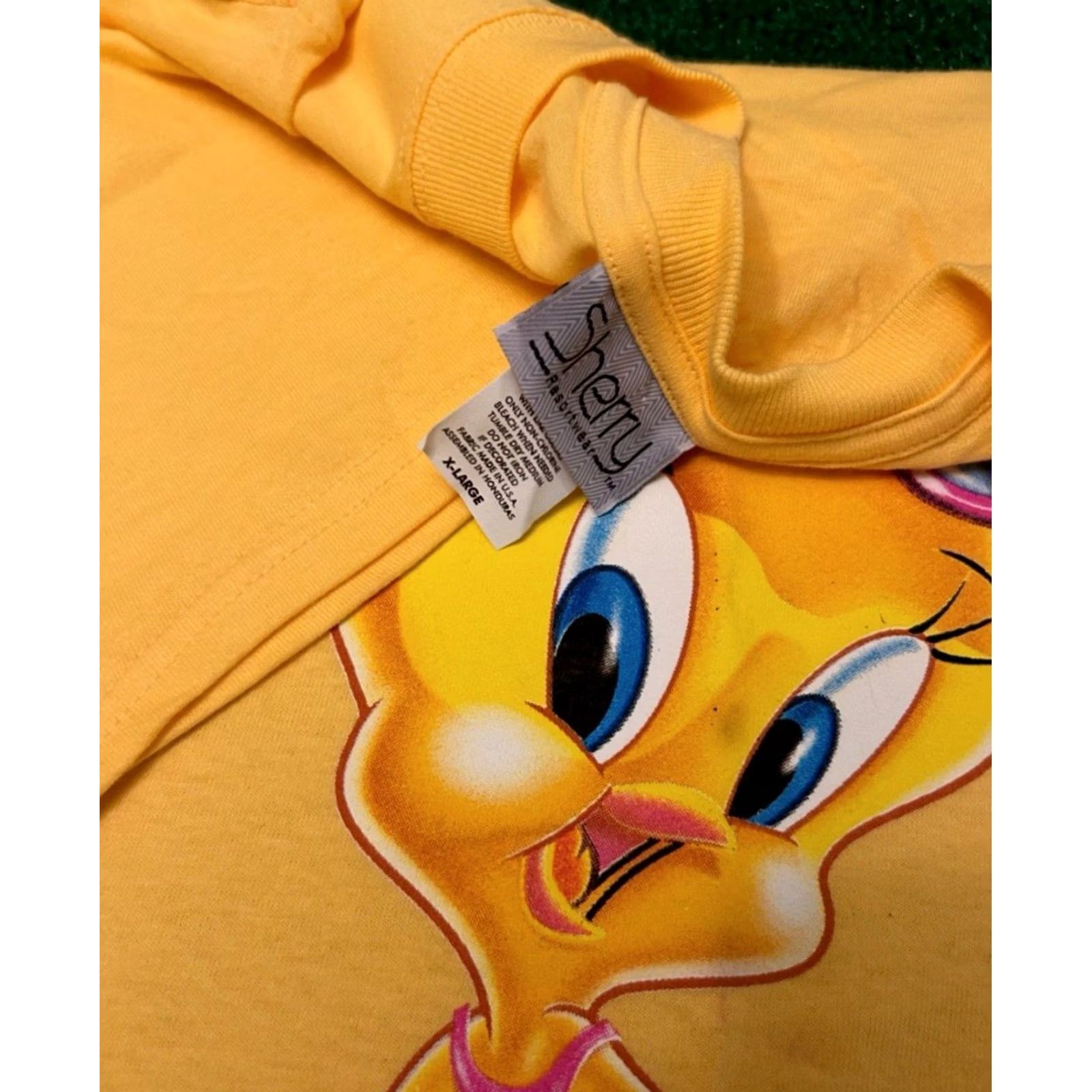 Vintage VINTAGE Tweety Bird Looney Tunes Beach Cartoon 2000 VTG Shirt Mens XL Yellow Short Sleeve T-Shirt 90s Mens Size US XL / EU 56 / 4 - 2 Thumbnail