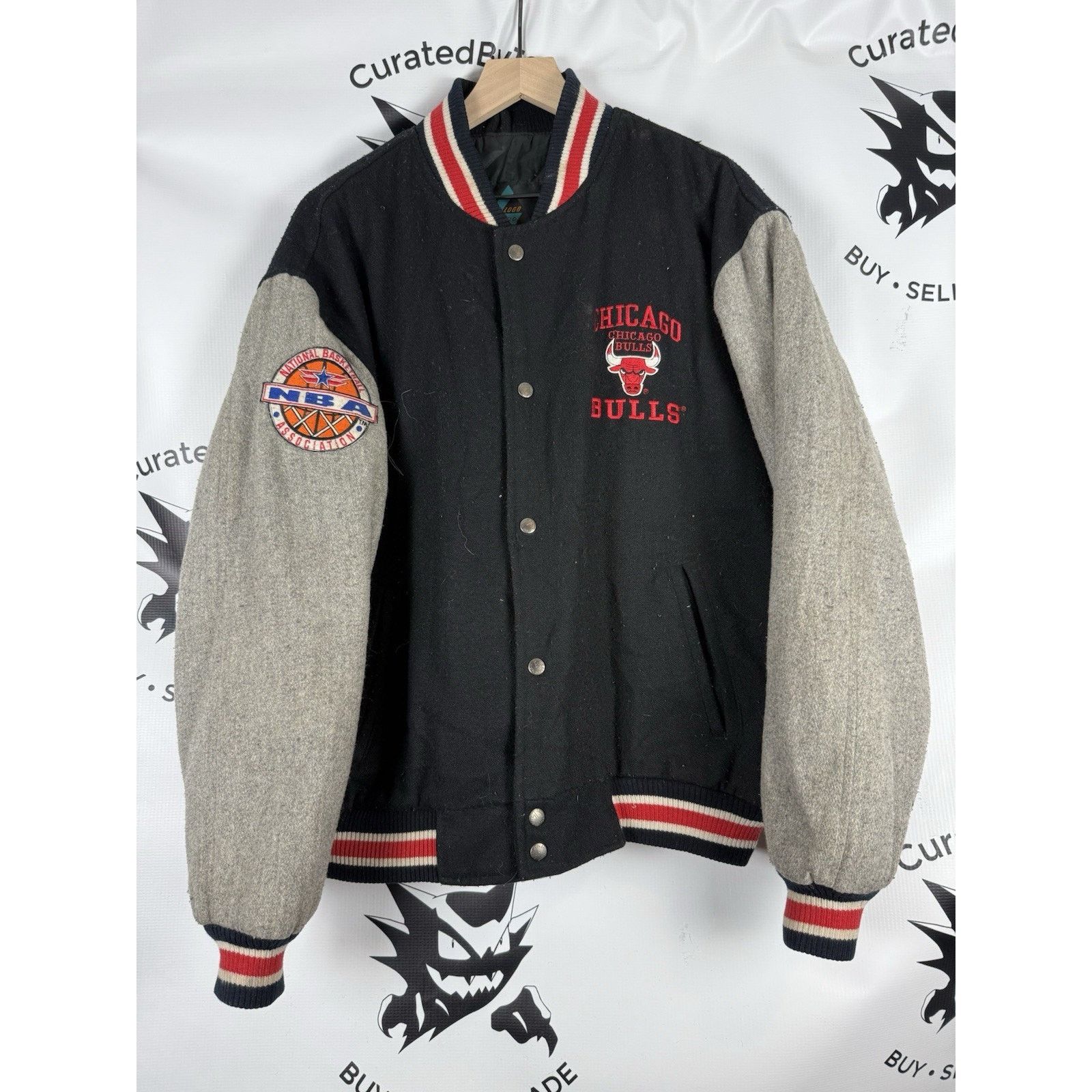 Logo Athletic RARE VINTAGE CHICAGO BULLS 90s Wool Varsity Logo Athletic Size US XL / EU 56 / 4 - 2 Thumbnail