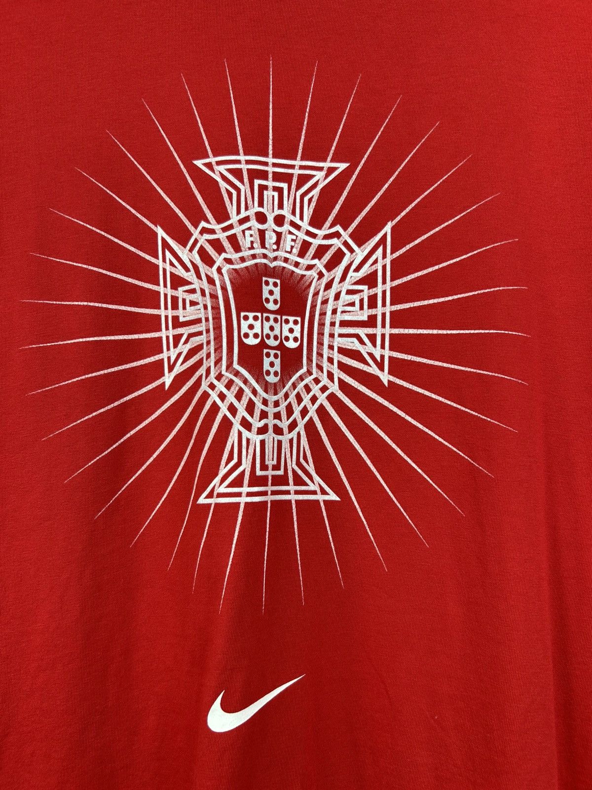 Nike Vintage Nike Portugal Big Logo Football T-Shirt Size L Size US L / EU 52-54 / 3 - 5 Thumbnail
