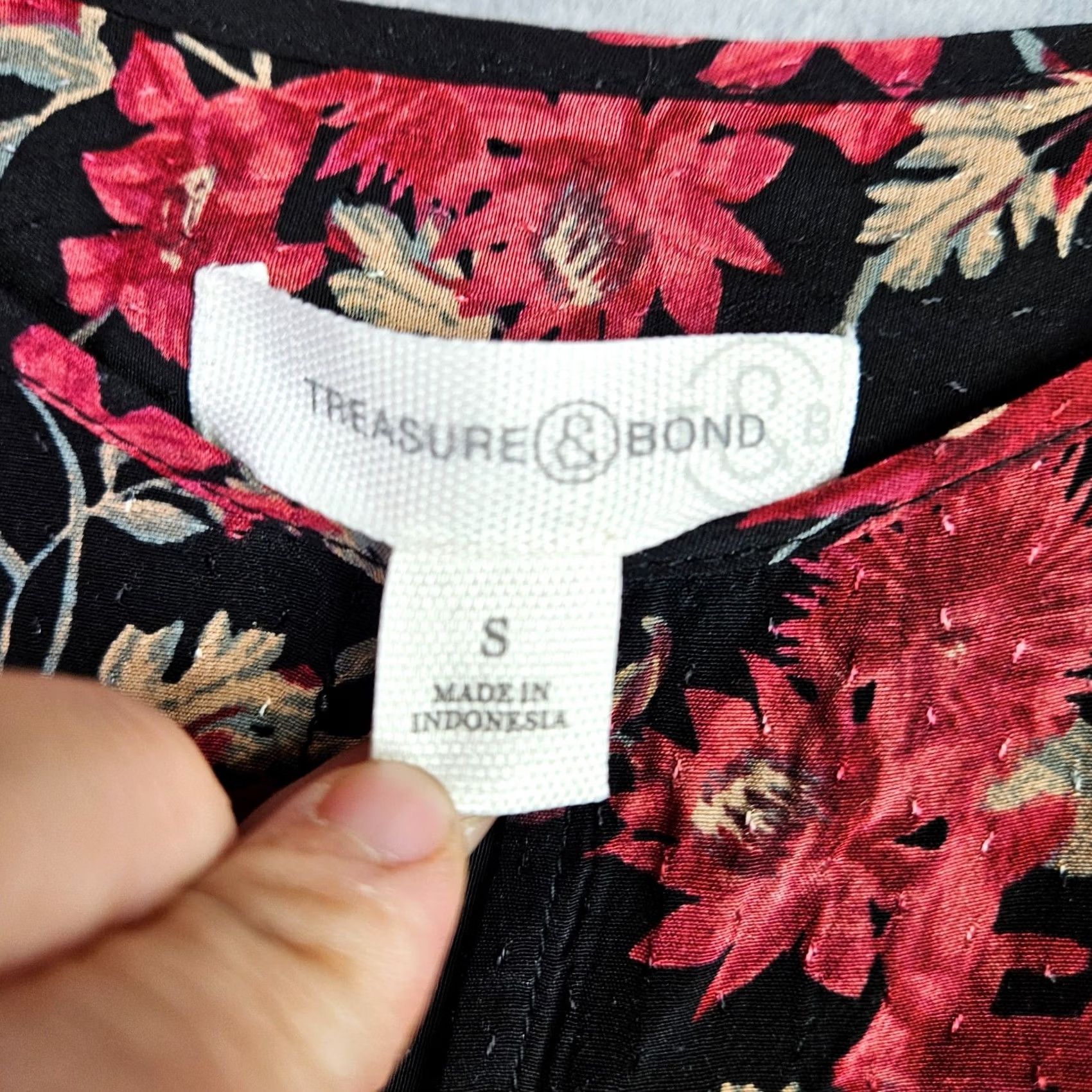 Treasure & Bond Treasure & Bond Women’s Blouse S NWT Black Red Floral Boho Peasant Long Sleeve Round Neck Shirt Shirt? Size S / US 4 / IT 40 - 3 Thumbnail