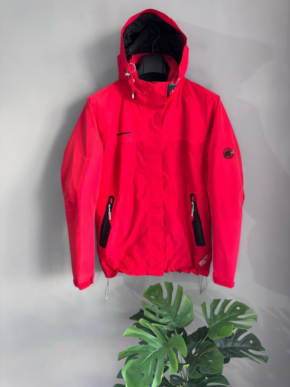 Mammut Mammut GORE TEX Pro Shell Women's Waterproof Jacket, Size L Size US L / EU 52-54 / 3 - 1 Thumbnail