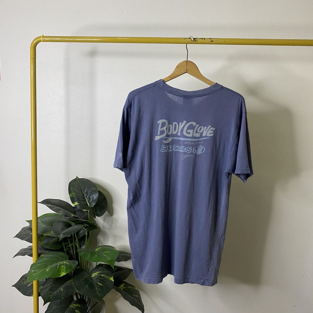 Body Glove Vintage 2000s Body Glove Surfboards Faded Surfing Tee Size US M / EU 48-50 / 2 - 1 Thumbnail