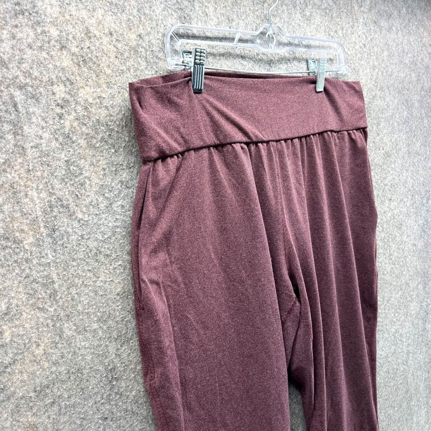 Under Armour Under armour Jogger Womens XL Purple Women Athletic Stretch Tapered Down Town Size 40" / US 18 - 6 Thumbnail