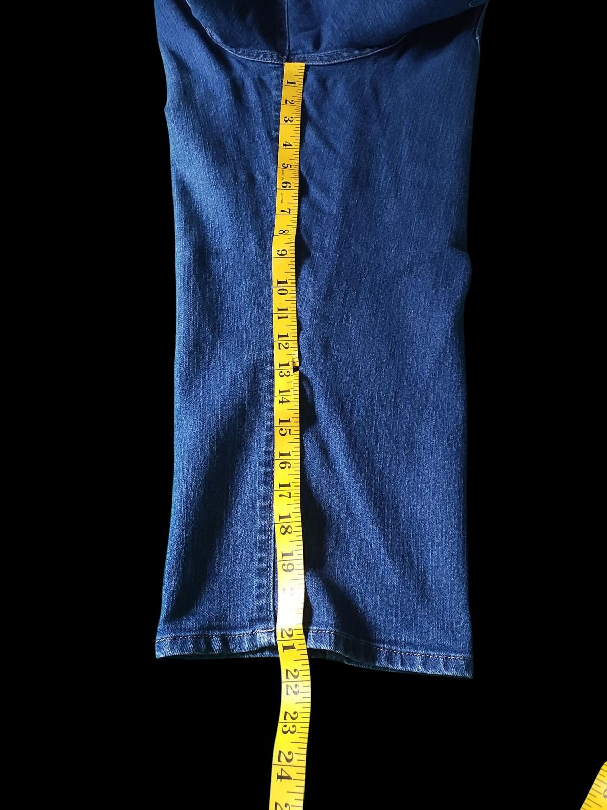 Designer Riders by Lee Women's Blue Denim Mid Rise Capri Shorts Size 36" / US 14 / IT 50 - 3 Thumbnail