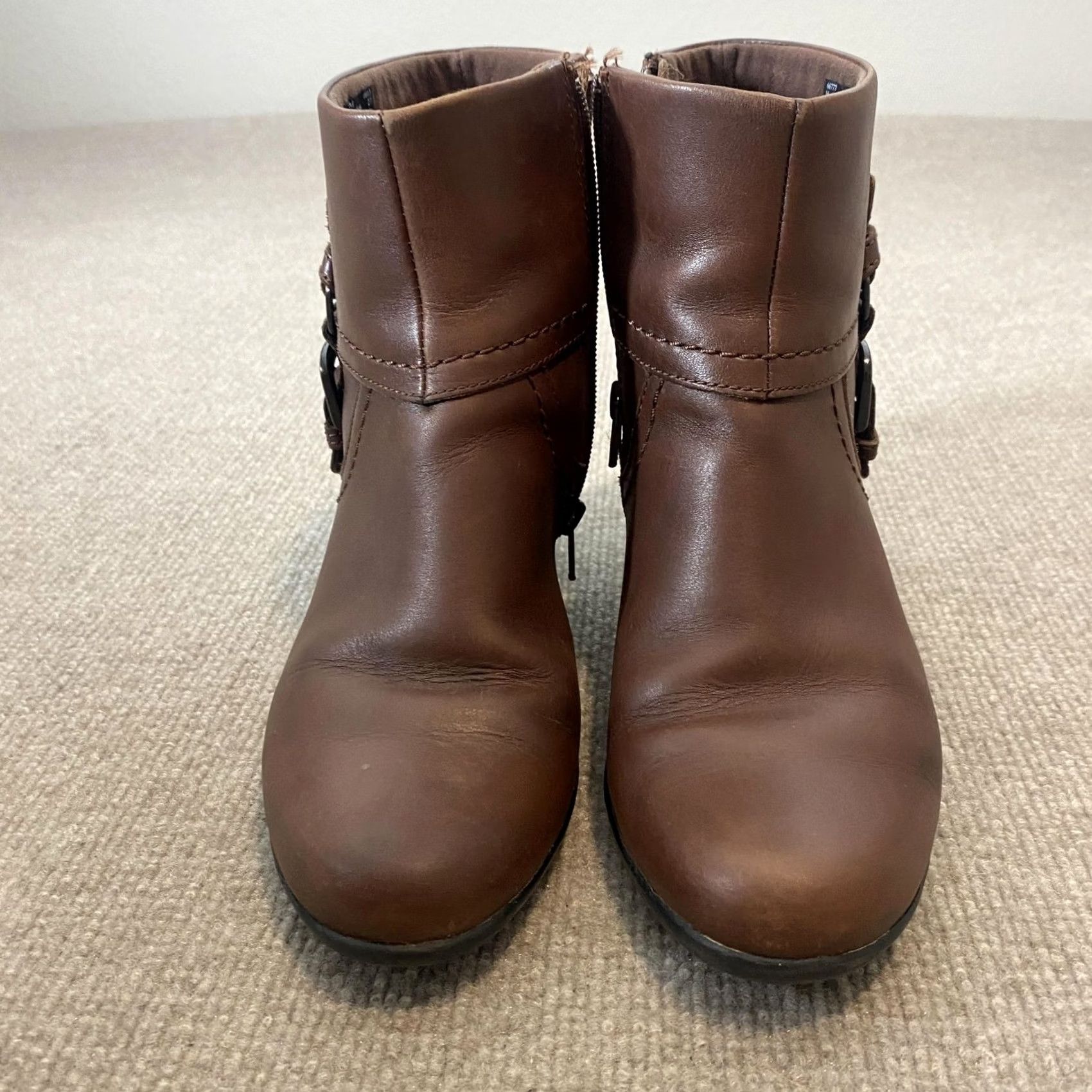 Clarks Clarks Bendables Booties Womens 7 Brown Leather Ankle Zip Buckle Low Heel Casual Workwear Bootie Women Brown Leather Ankle Boot Clarks Bendables Size US 7 / IT 37 - 4 Thumbnail