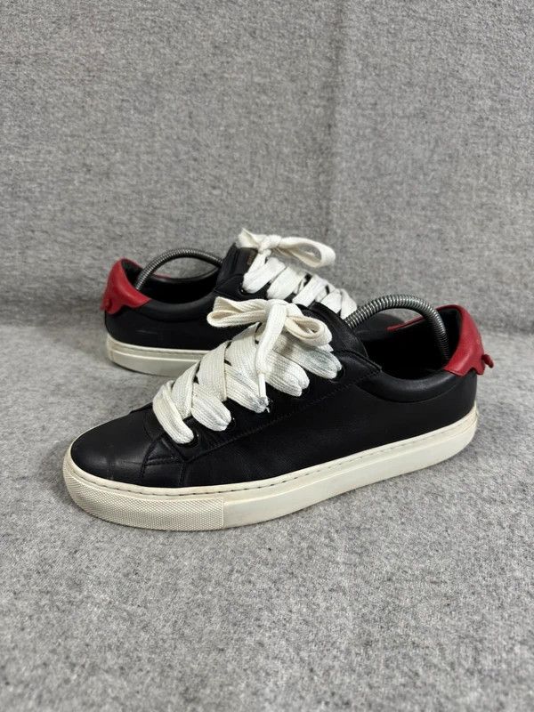 Givenchy Givenchy Paris Urban Street Low Sneakers big laces Black 42 Size US 9 / EU 42 - 1 Thumbnail