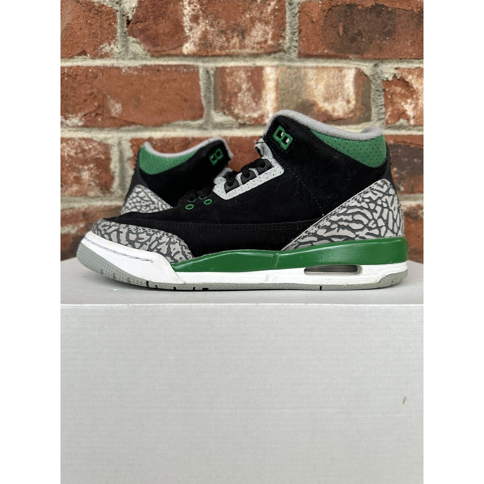 Jordan Brand Jordan 3 Retro Pine Green GS - Size 5.5Y Size US 5.5 / EU 38 - 1 Thumbnail