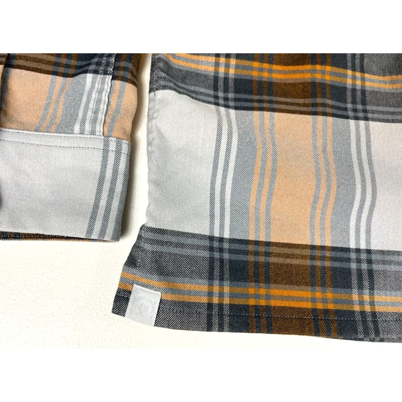 Lululemon Lululemon Mason's Peak Flannel Shirt Shadow Plaid Sz M Mens Button-Up Long Sleeve Shirt Size US M / EU 48-50 / 2 - 6 Thumbnail