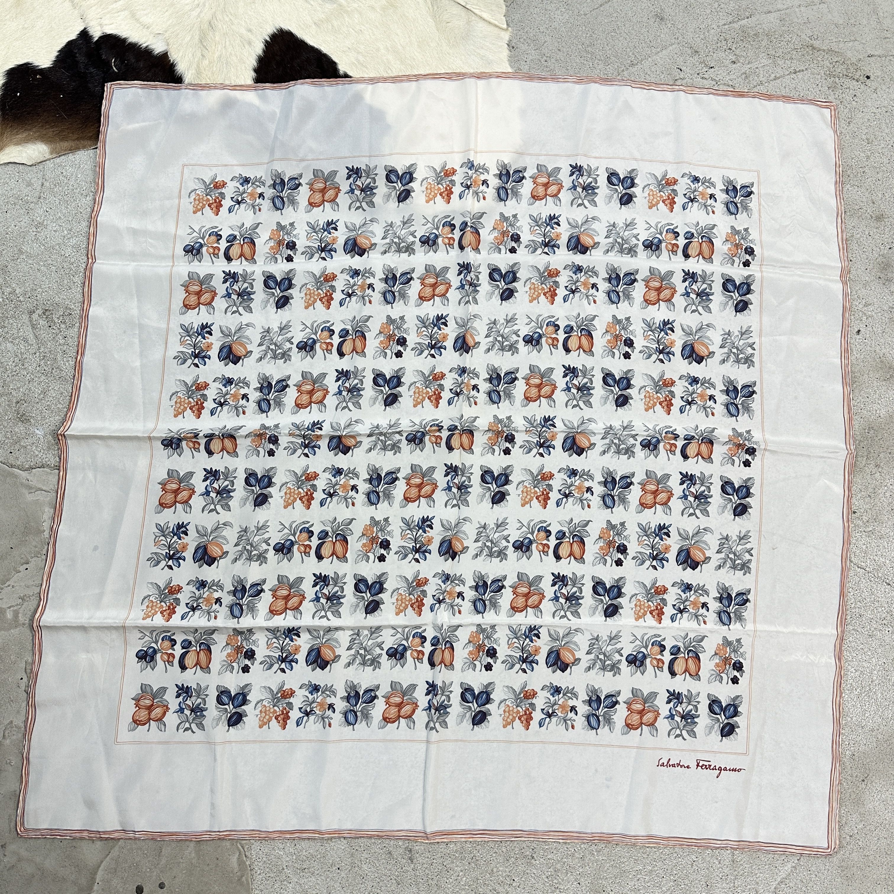 Salvatore Ferragamo × Vintage Vintage Salvatore Ferragamo Scarf Size ONE SIZE - 1 Thumbnail