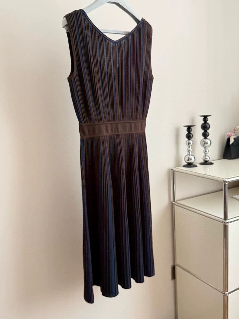 Loro Piana LORO PIANA V-neck knit stretch dress with tuck Size S / US 4 / IT 40 - 2 Thumbnail