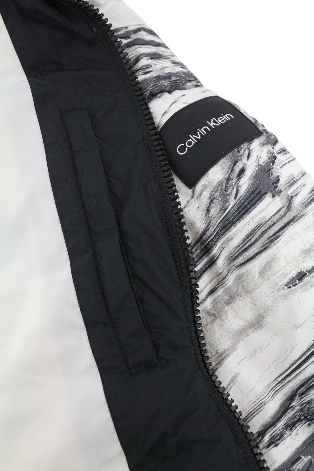 Calvin Klein CRINKLE NYLON COLOR BLOCK QUILT 2XL Patterned Padded 86400 Size US XXL / EU 58 / 5 - 12 Thumbnail
