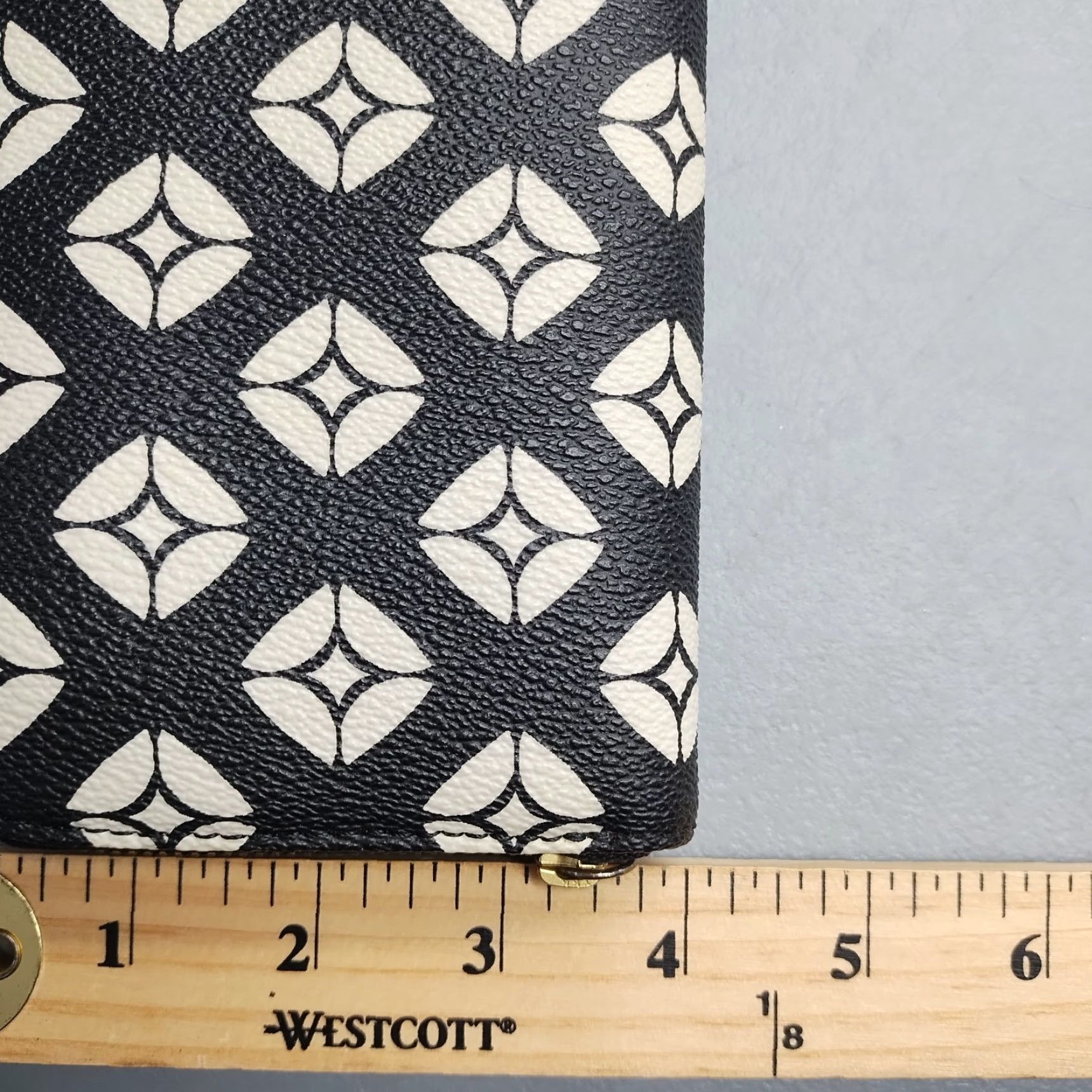 Fossil Fossil Wallet Geometric Print Leather Zipper Closure Black & White Womens Size ONE SIZE - 6 Thumbnail