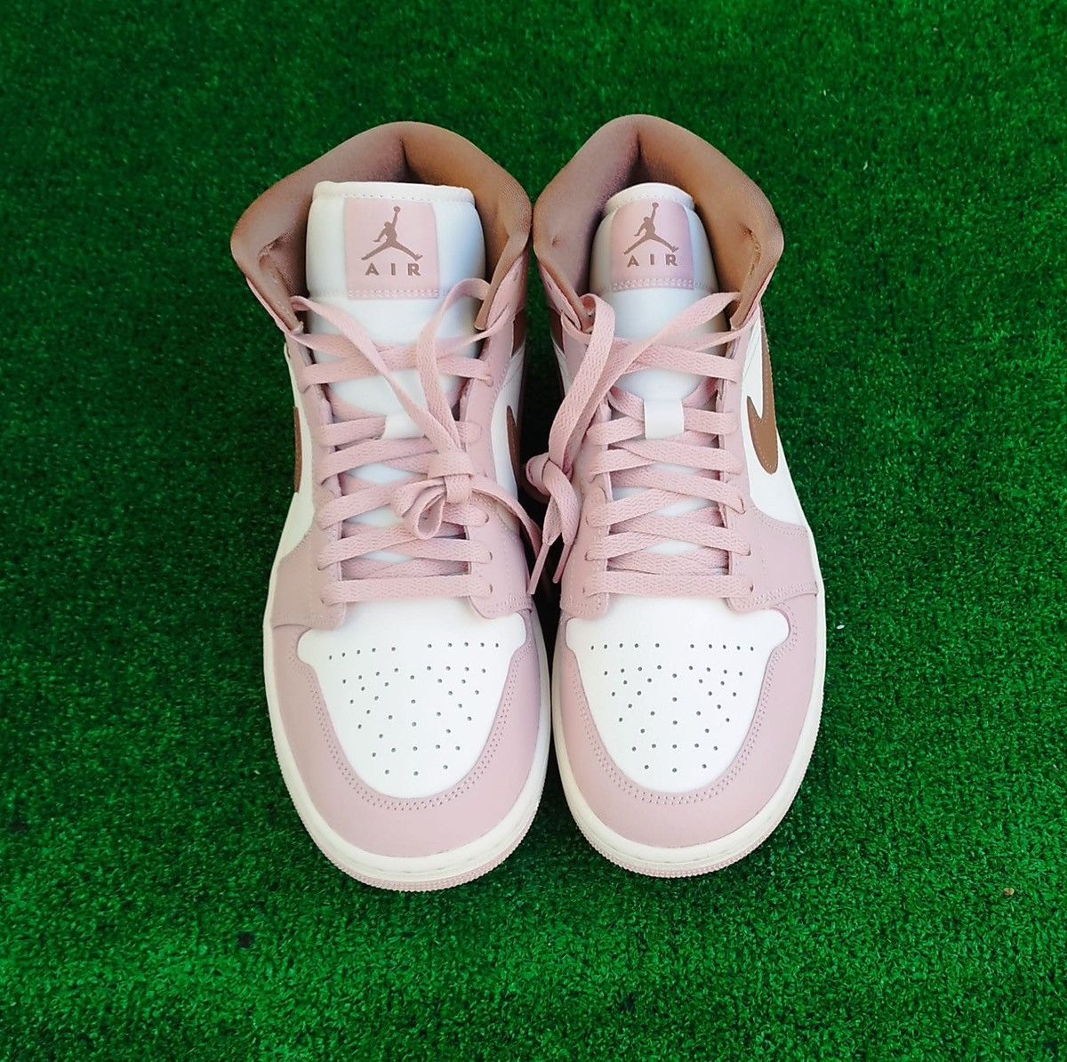 Jordan Brand Air Jordan 1 Mid Unisex . Size US 9 / EU 42 - 2 Thumbnail