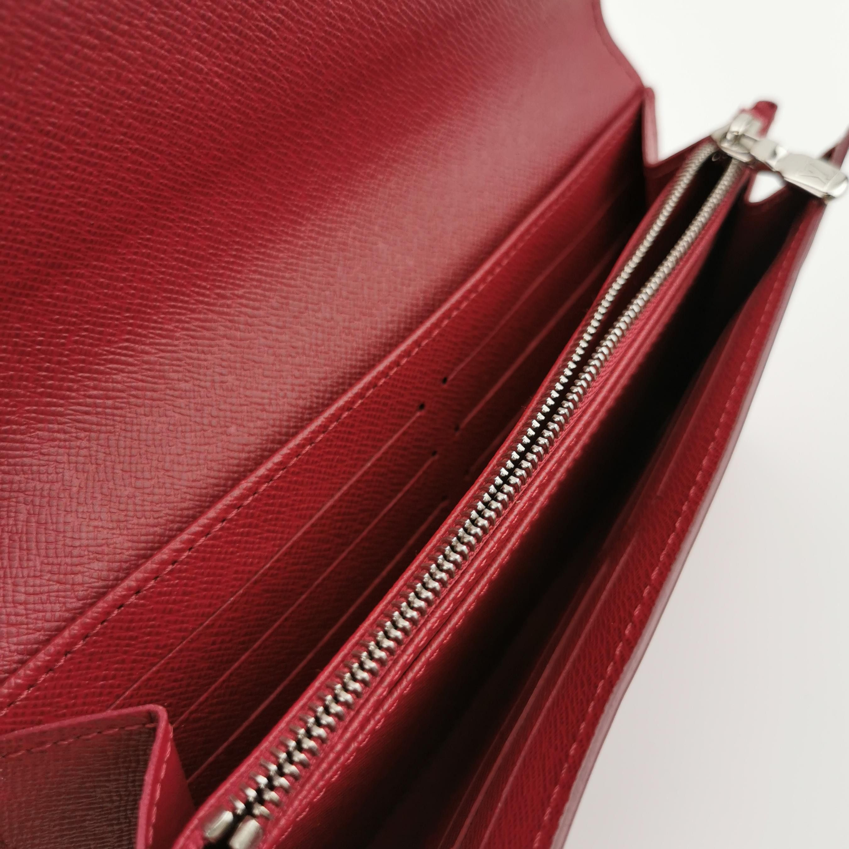 Louis Vuitton Louis Vuitton (LV) Sarah leather solid color water ripple s Size ONE SIZE - 3 Thumbnail