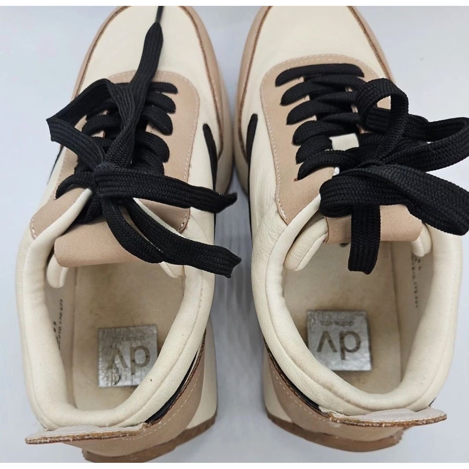 Dolce Vita VINTAGE Dolce Vita BYNX Platform Sneakers Women 6.5 Beige Tan Black Retro Trainer Sneaker Lace Up Platform Womens Size US 7 / IT 37 - 4 Thumbnail