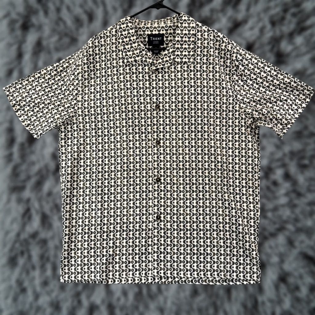 Vintage Trient Luxury Apparel Shirt Mens XL Abstract 100% Silk Button Up Short Sleeve Size US XL / EU 56 / 4 - 1 Thumbnail