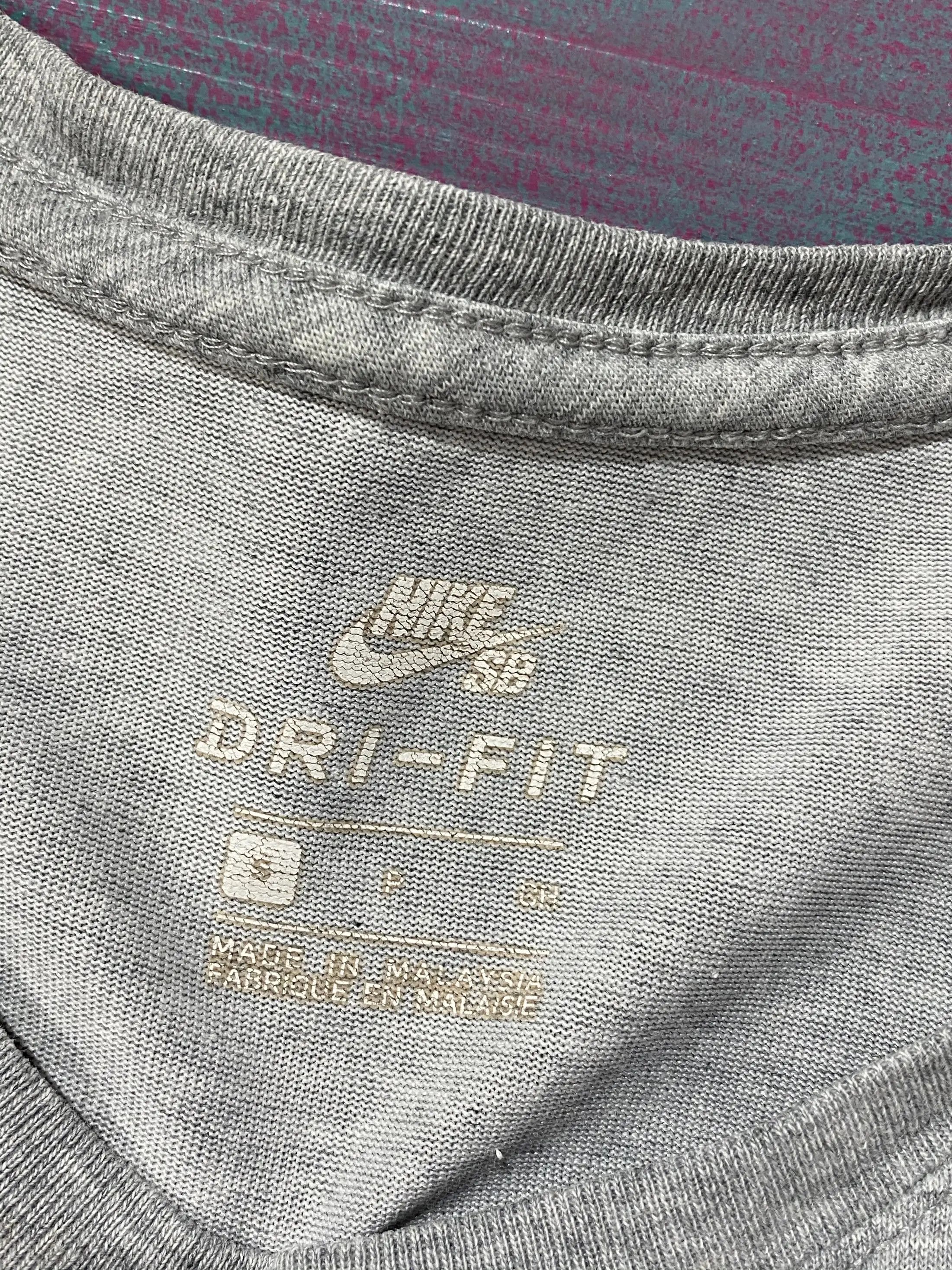 Nike Vintage Y2K Nike SB Japan Fish T-shirt Size US S / EU 44-46 / 1 - 5 Thumbnail