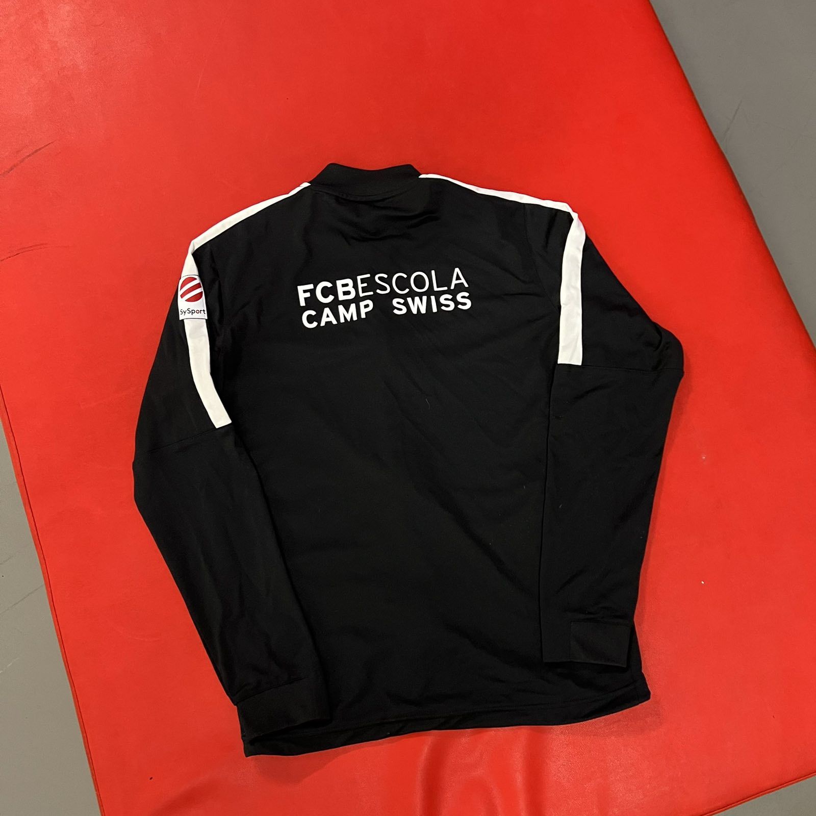 Nike Vintage Nike Barcelona Windbreaker Black Jacket Sz M Size US M / EU 48-50 / 2 - 2 Thumbnail
