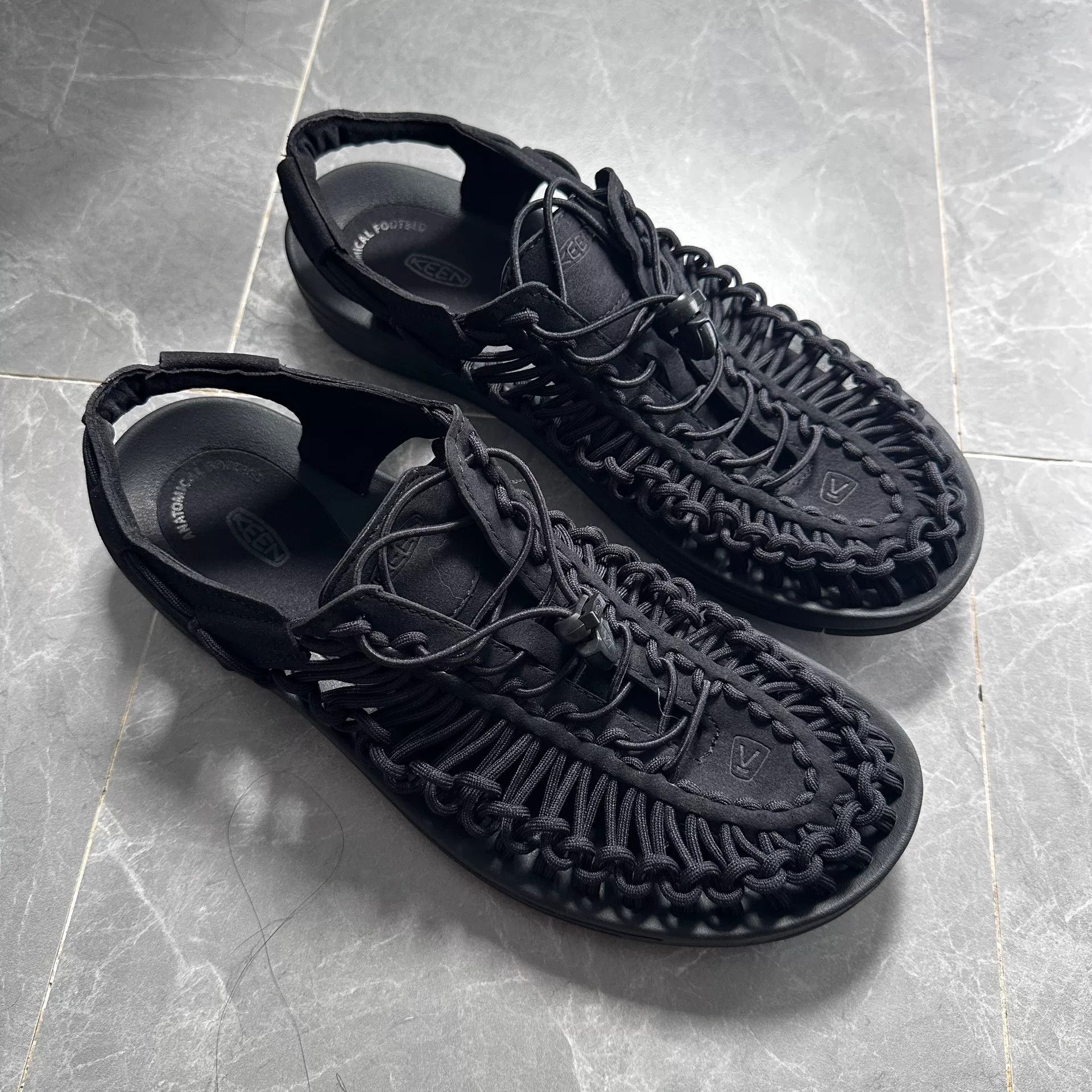 KEEN KEEN UNEEK Black Water Sandal Size US 10 / EU 43 - 1 Thumbnail
