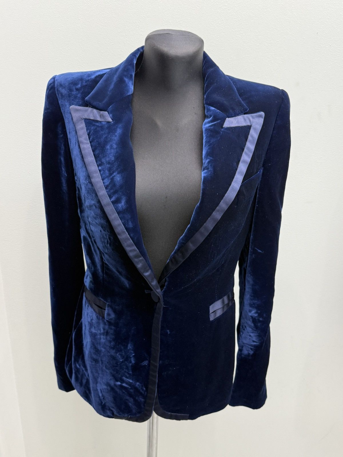 Gucci Archive Gucci Velvet Tuxedo Blazer Size S / US 4 / IT 40 - 1 Thumbnail