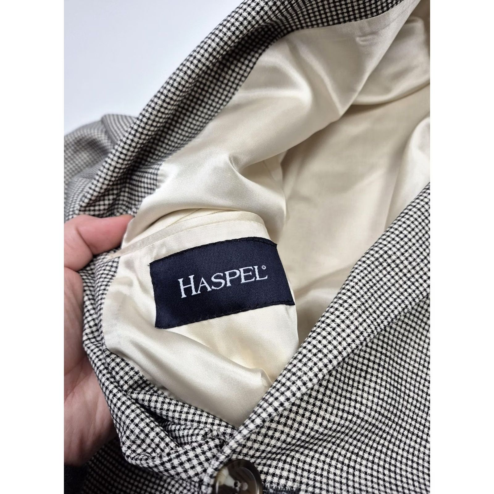 Vintage Haspel Mens 40L Gray Silk Sport Coat 2 Button Classic Single-Breasted Check NWT Jacket Coat Blazer Men’s Spring Wedding Business Casual Vintage No Size 40R - 5 Thumbnail