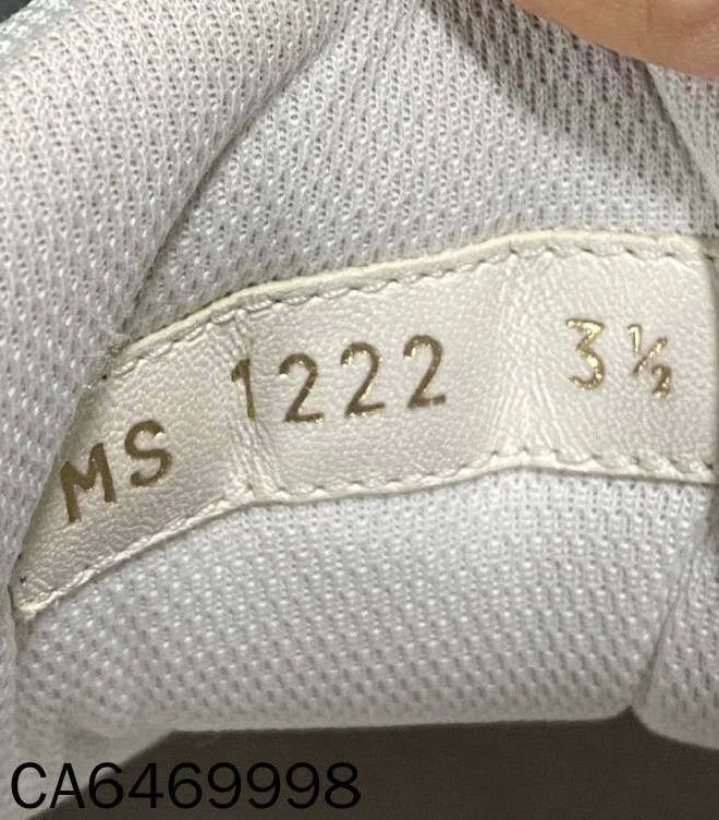 Louis Vuitton LV Women's Blue White Denim Trainer 95 New 37.5 Size US 7.5 / IT 37.5 - 7 Thumbnail