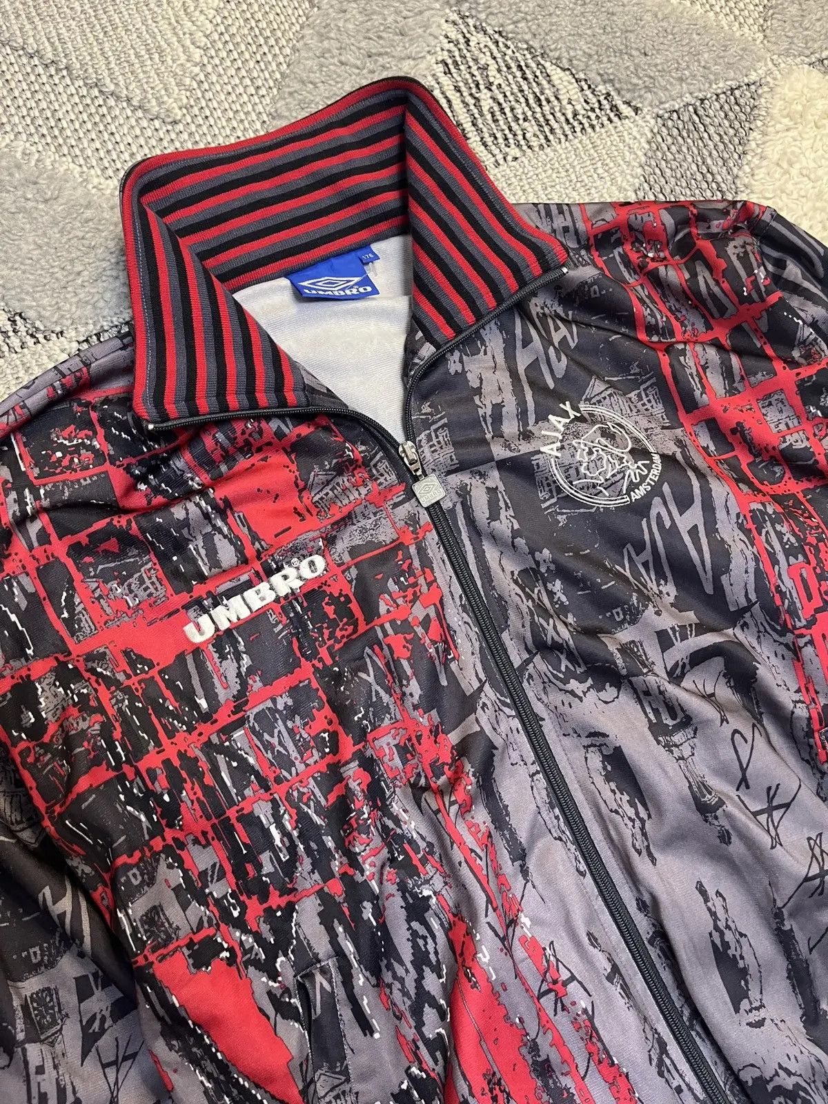 Umbro UMBRO VINTAGE AJAX AMSTERDAM Y2K DRILL ZIP SWEATSHIRT Size US M / EU 48-50 / 2 - 2 Thumbnail