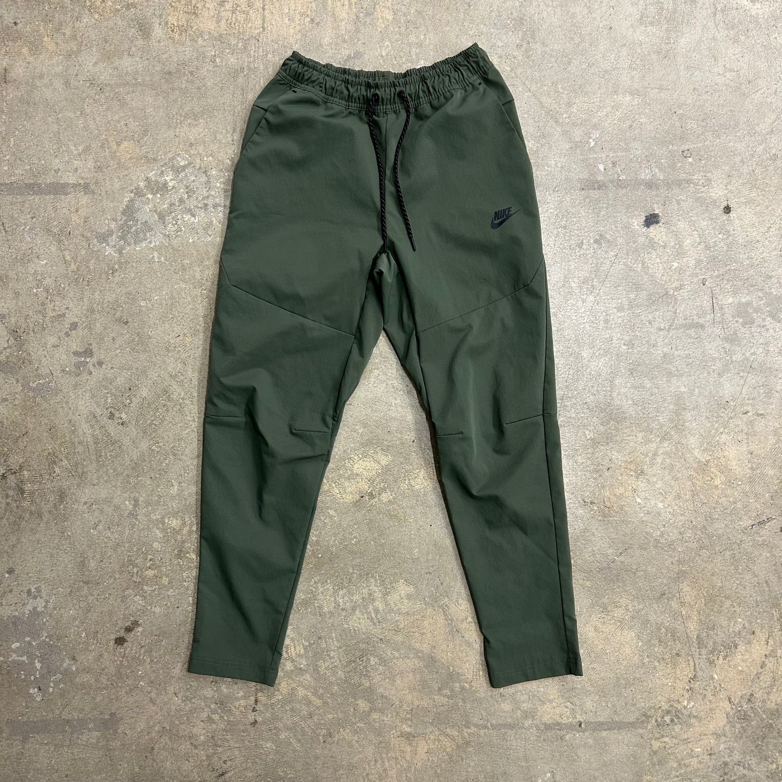 Nike Nike Tech Green Sweatpants Size US 30 / EU 46 - 1 Thumbnail
