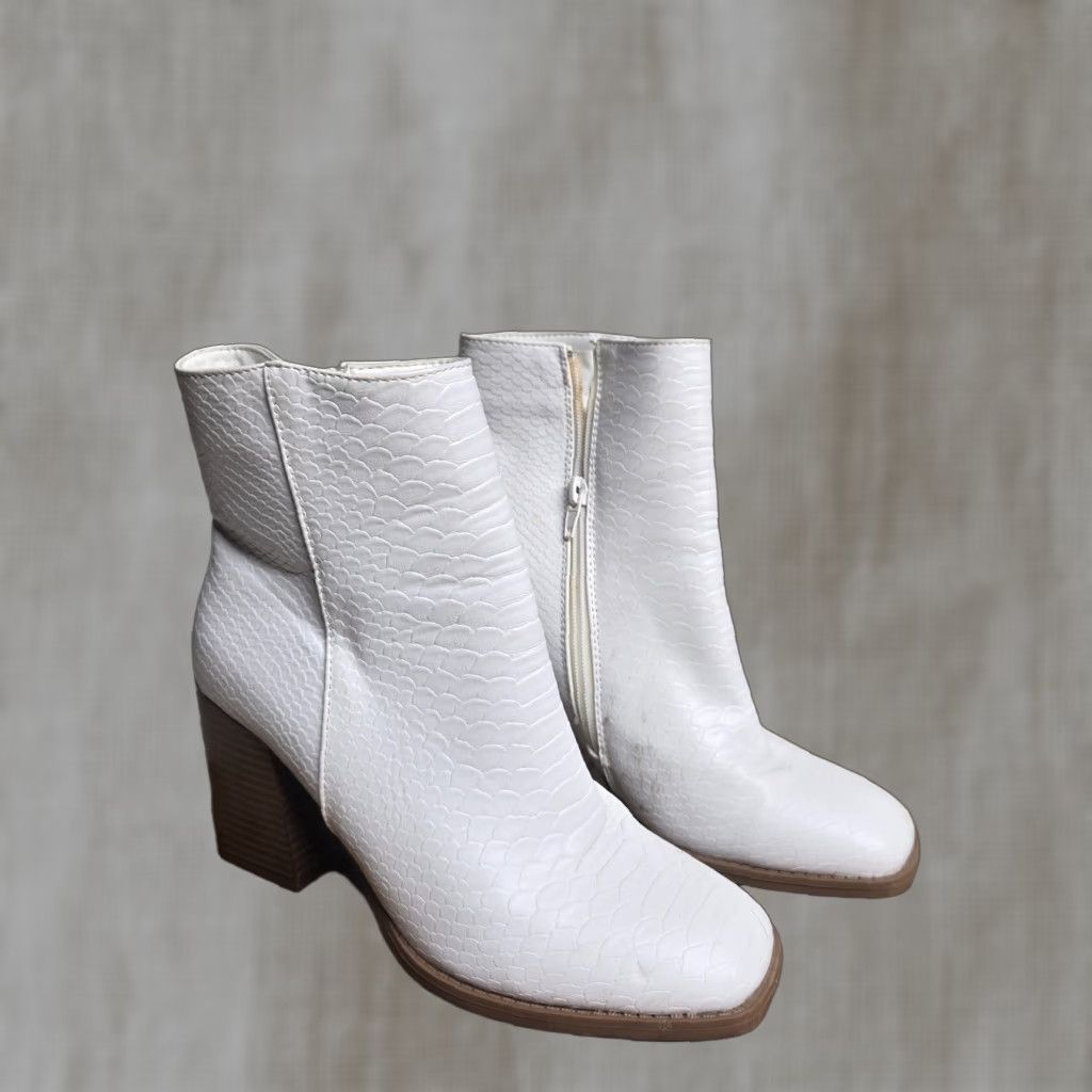 Vintage VINTAGE Altar'd State Women's Western Cowgirl Ankle Boots Size 6.5 Faux Leather White Vegan Booties Size US 6.5 / IT 36.5 - 1 Thumbnail